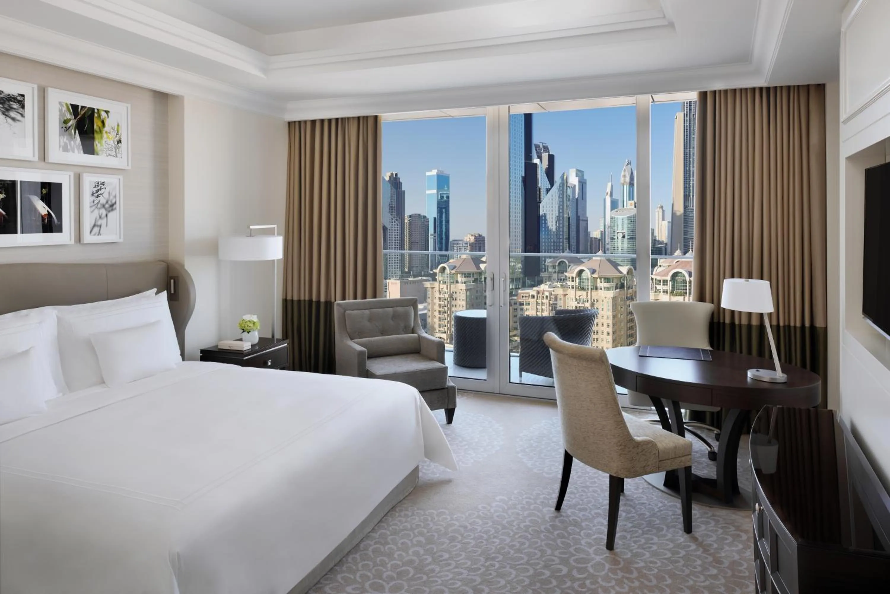 Deluxe King Room in Kempinski The Boulevard Dubai