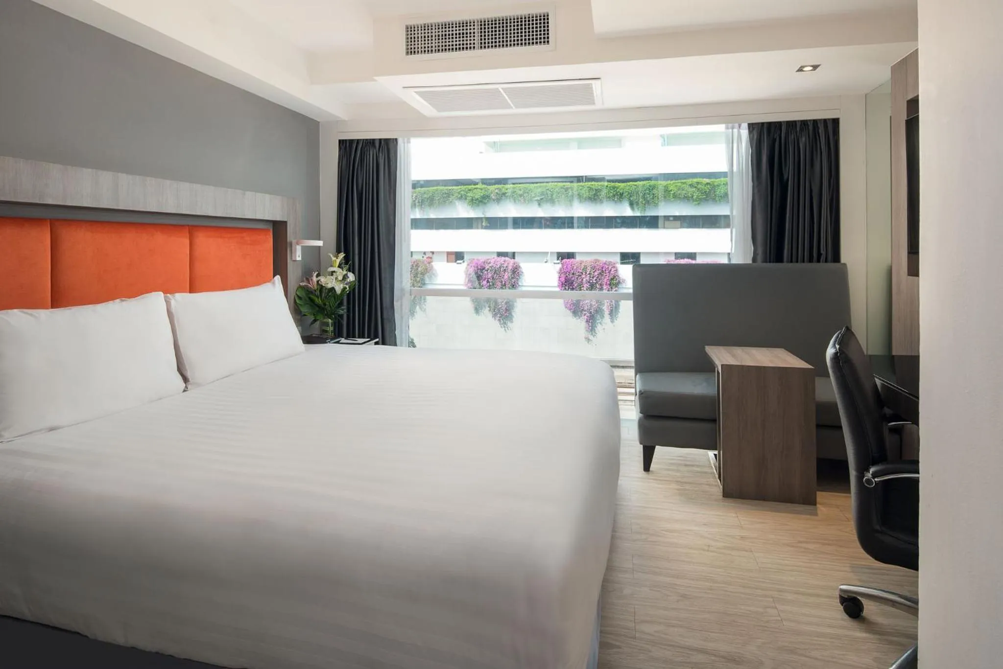 Superior Double Room in Grand 5 Hotel & Plaza Sukhumvit Bangkok