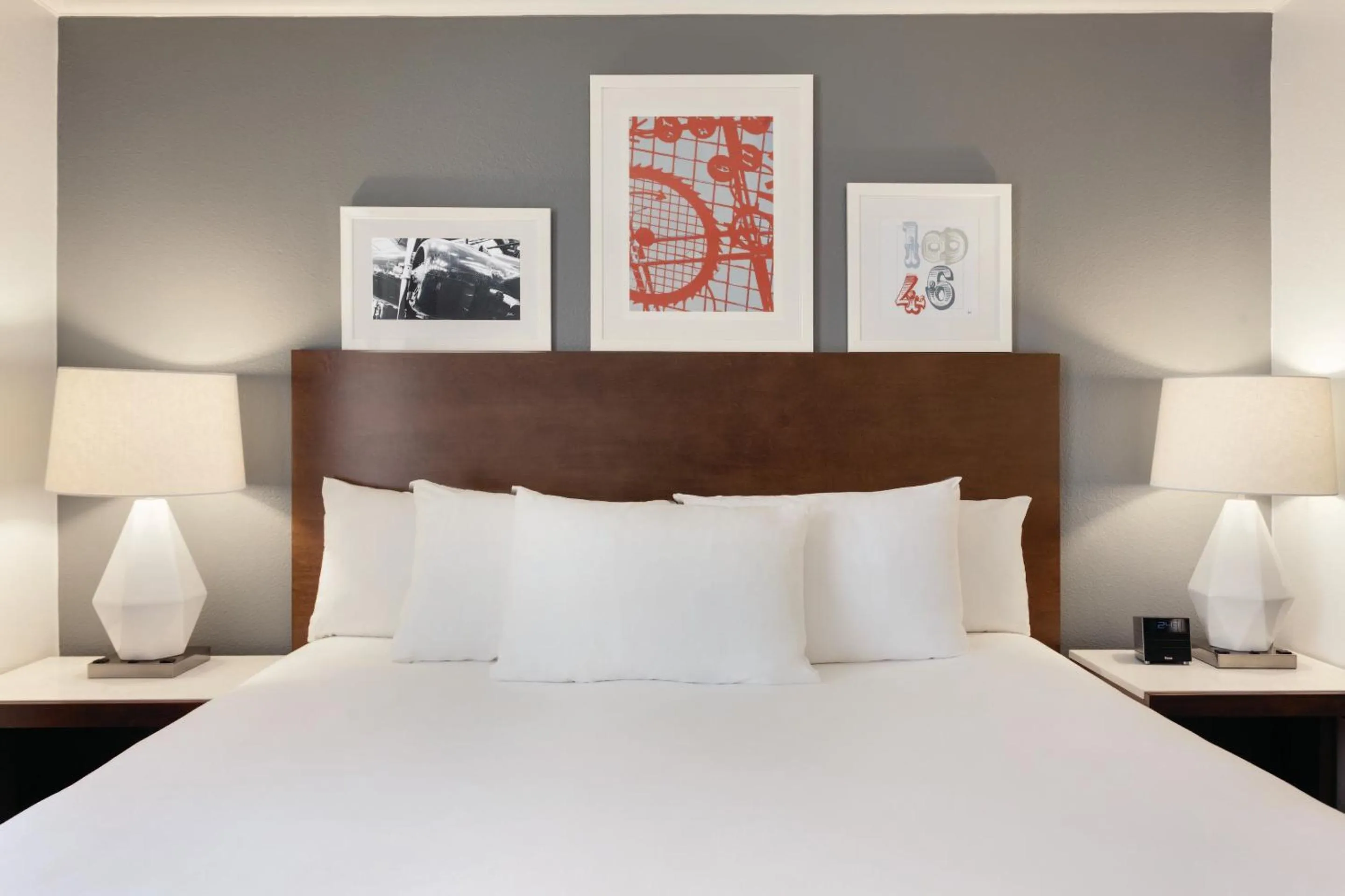 King Room With Sofa, Fridge and Microwave in Pace Hotel Addison