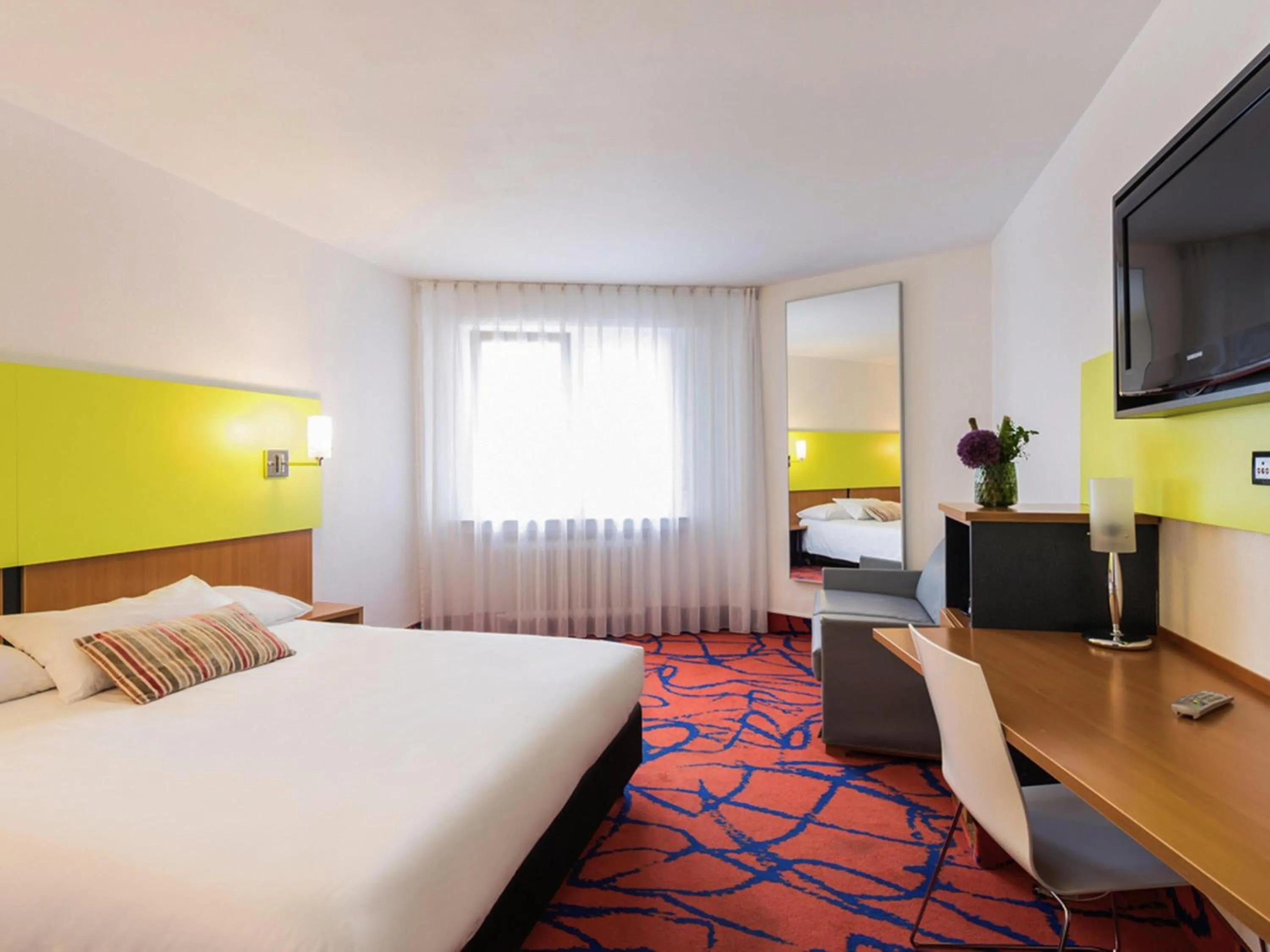 Standard Double Room with Sofa Bed in Ibis Styles Frankfurt City