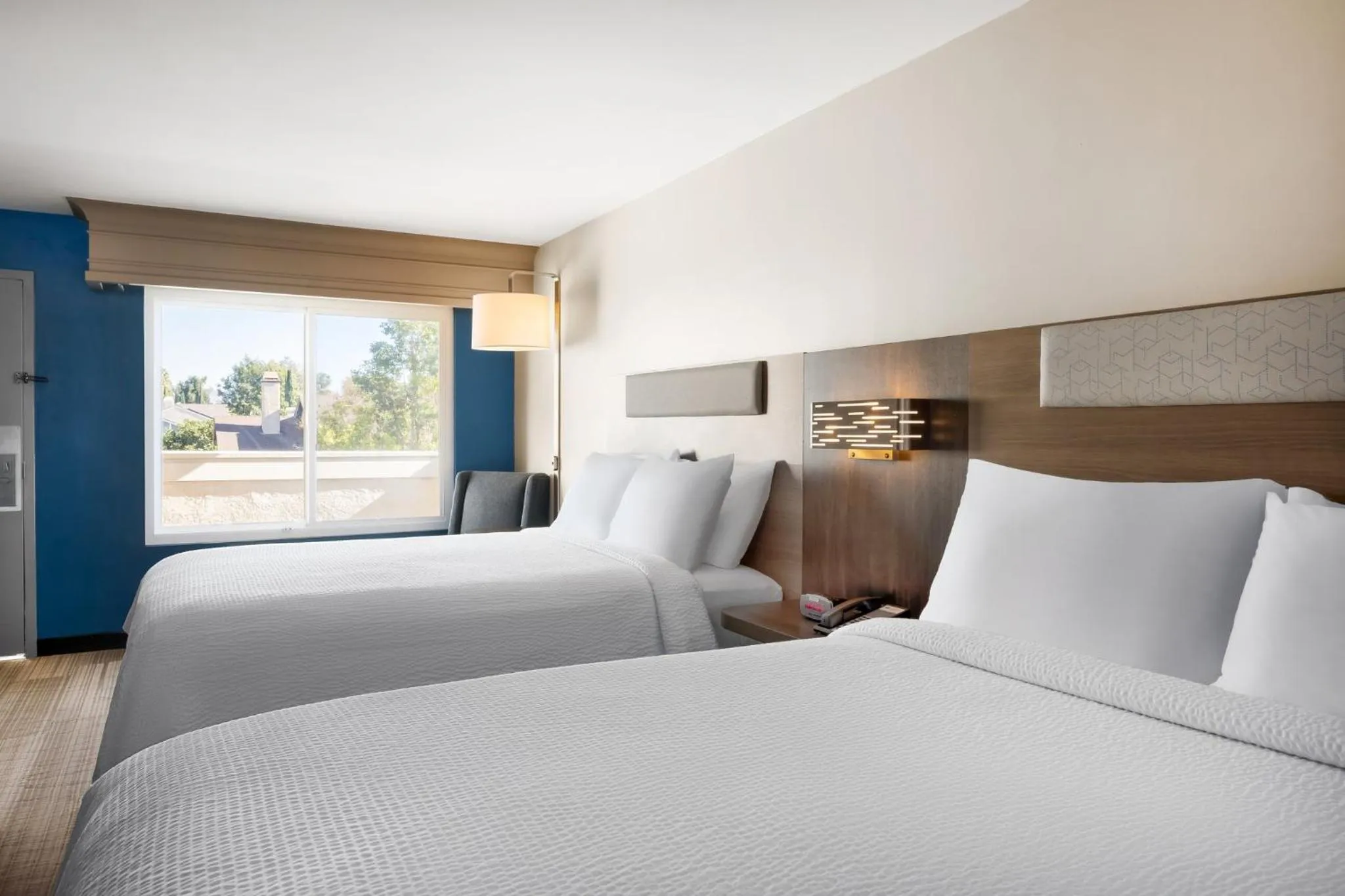 Standard Queen Room with Two Queen Beds in Holiday Inn Express Simi Valley by IHG