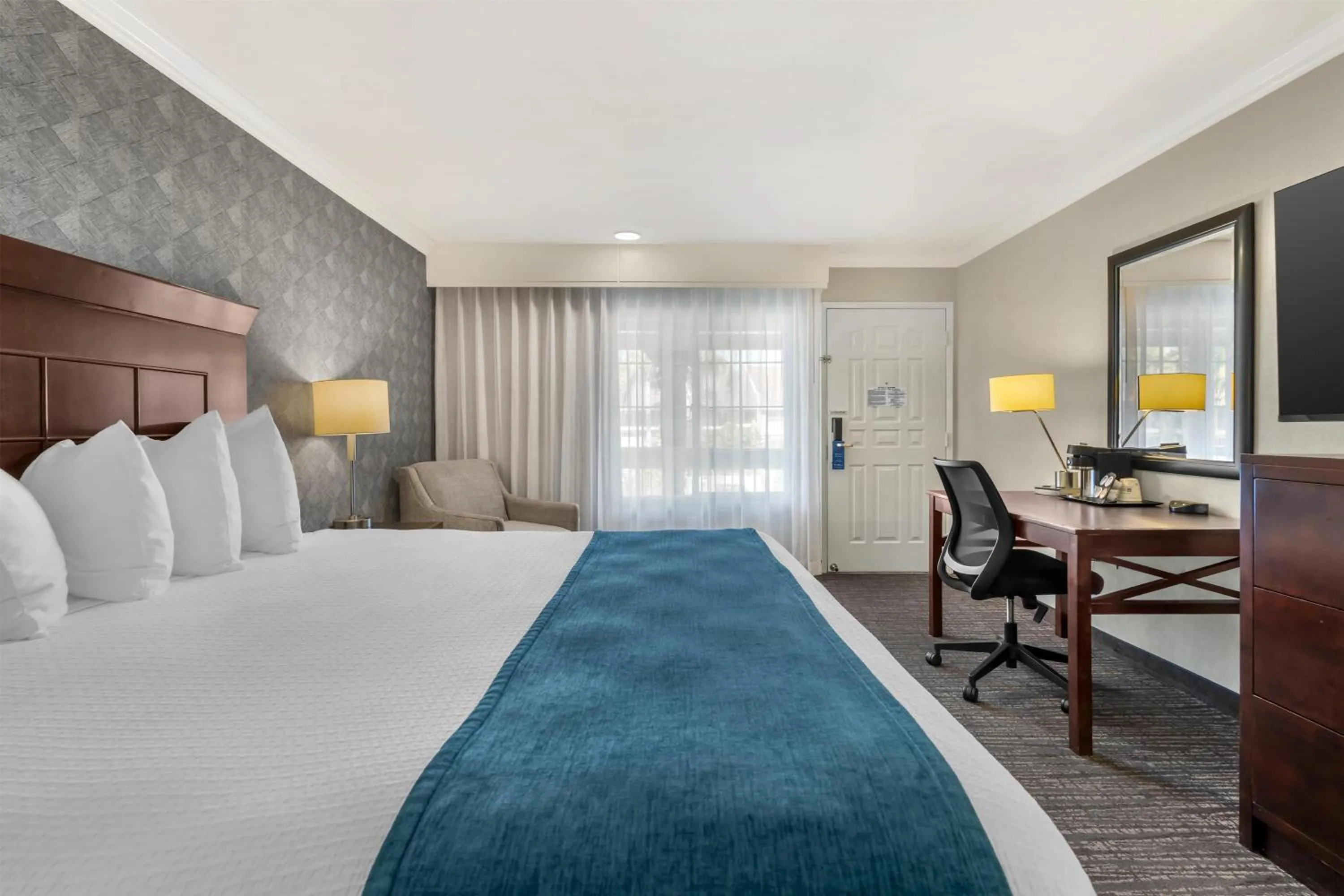 Deluxe King Room in Best Western Plus Carriage Inn