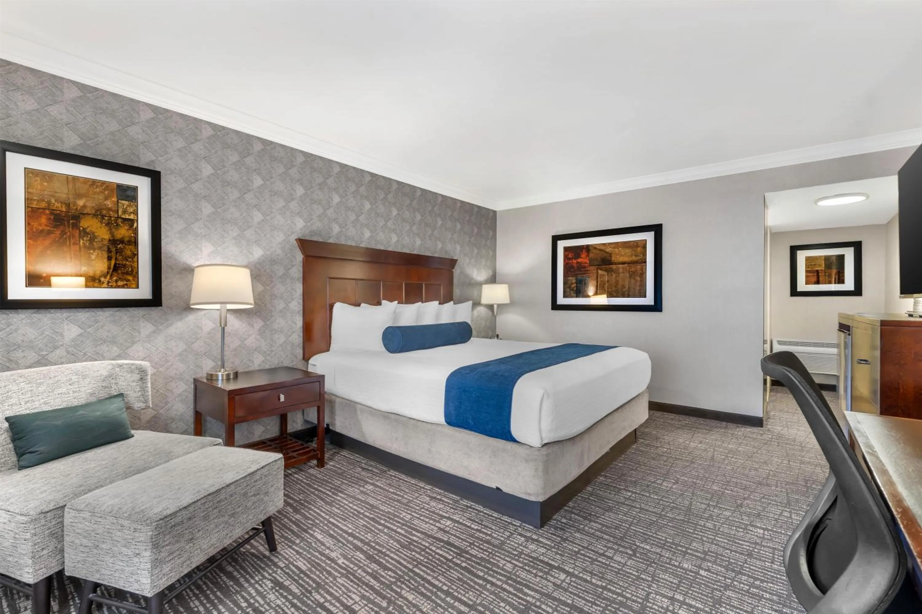 King Room in Best Western Plus Carriage Inn