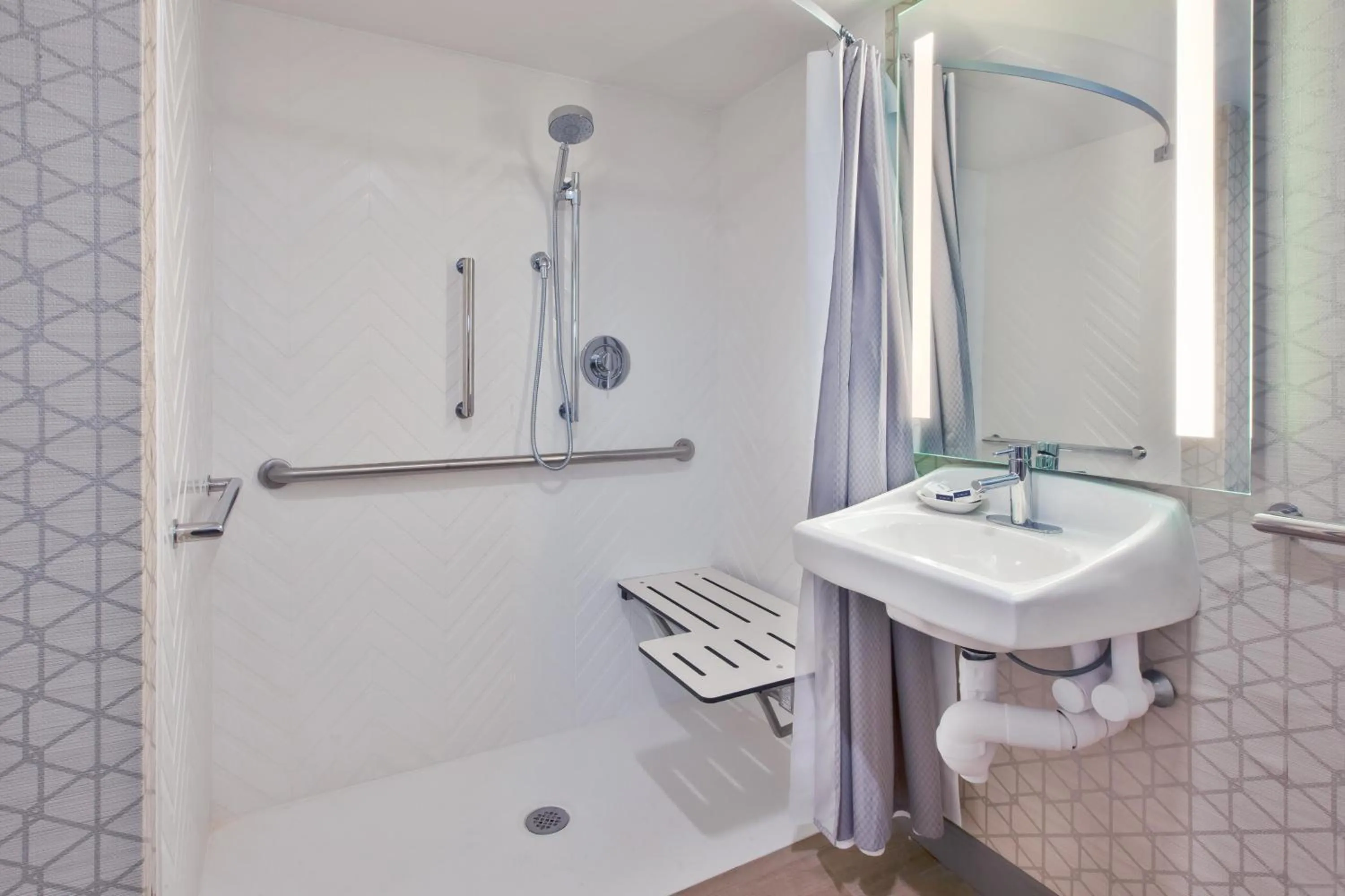 Double Room with Two Double Beds / Roll In Shower - Non Smoking  in Holiday Inn Va Beach-Oceanside 21st St by IHG