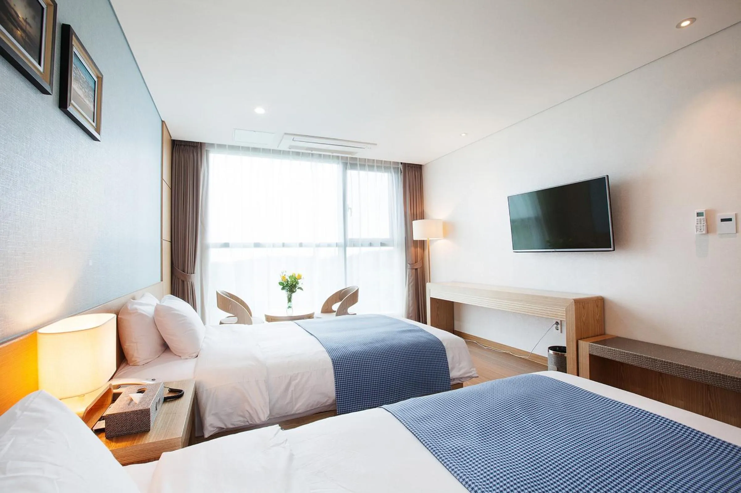 Deluxe Twin Room with Mountain View in YOUUS Hotel