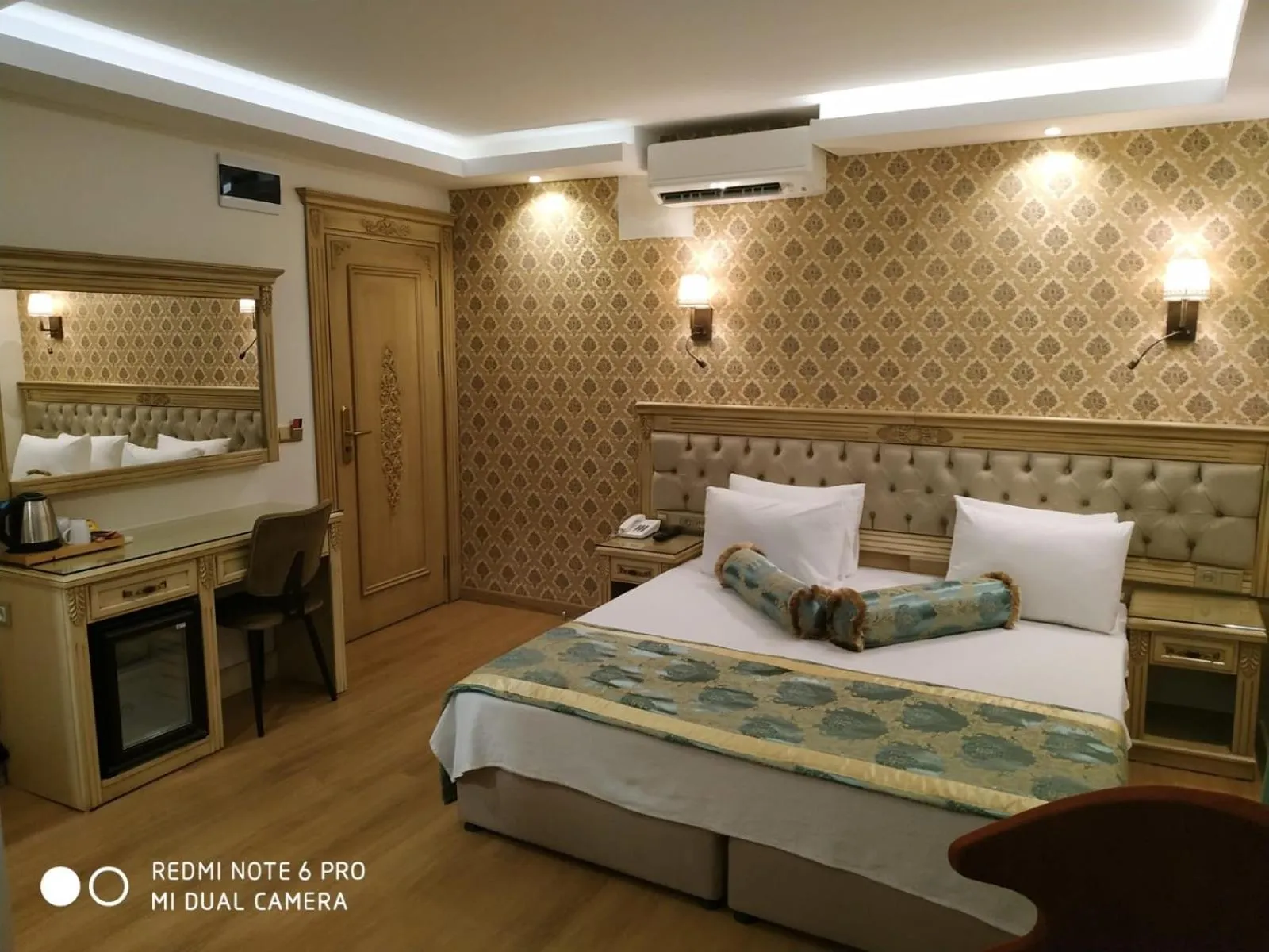 Deluxe Double Room with Sea View in Apple Tree Hotel