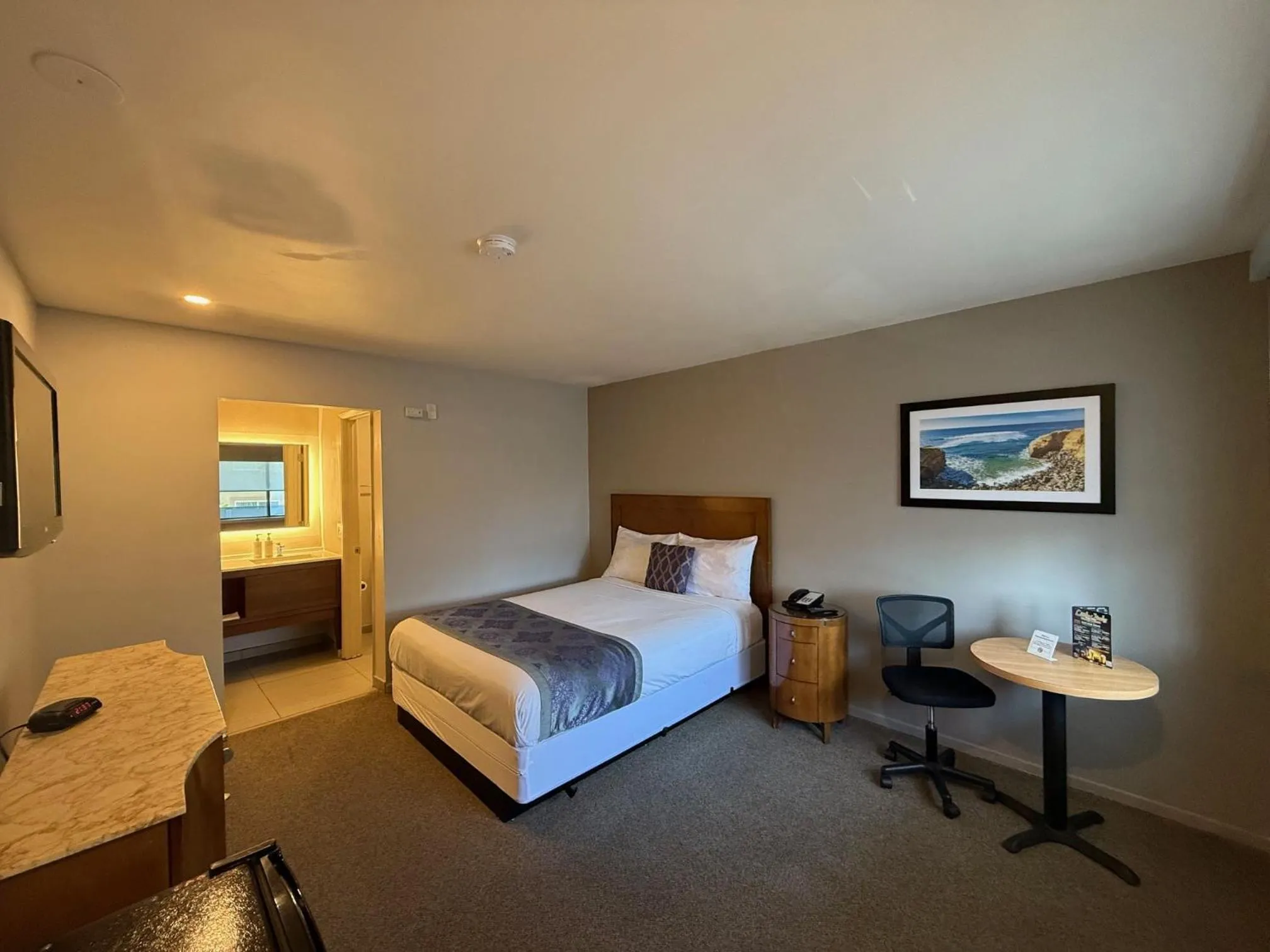 Standard Queen Room in Heritage Inn San Diego