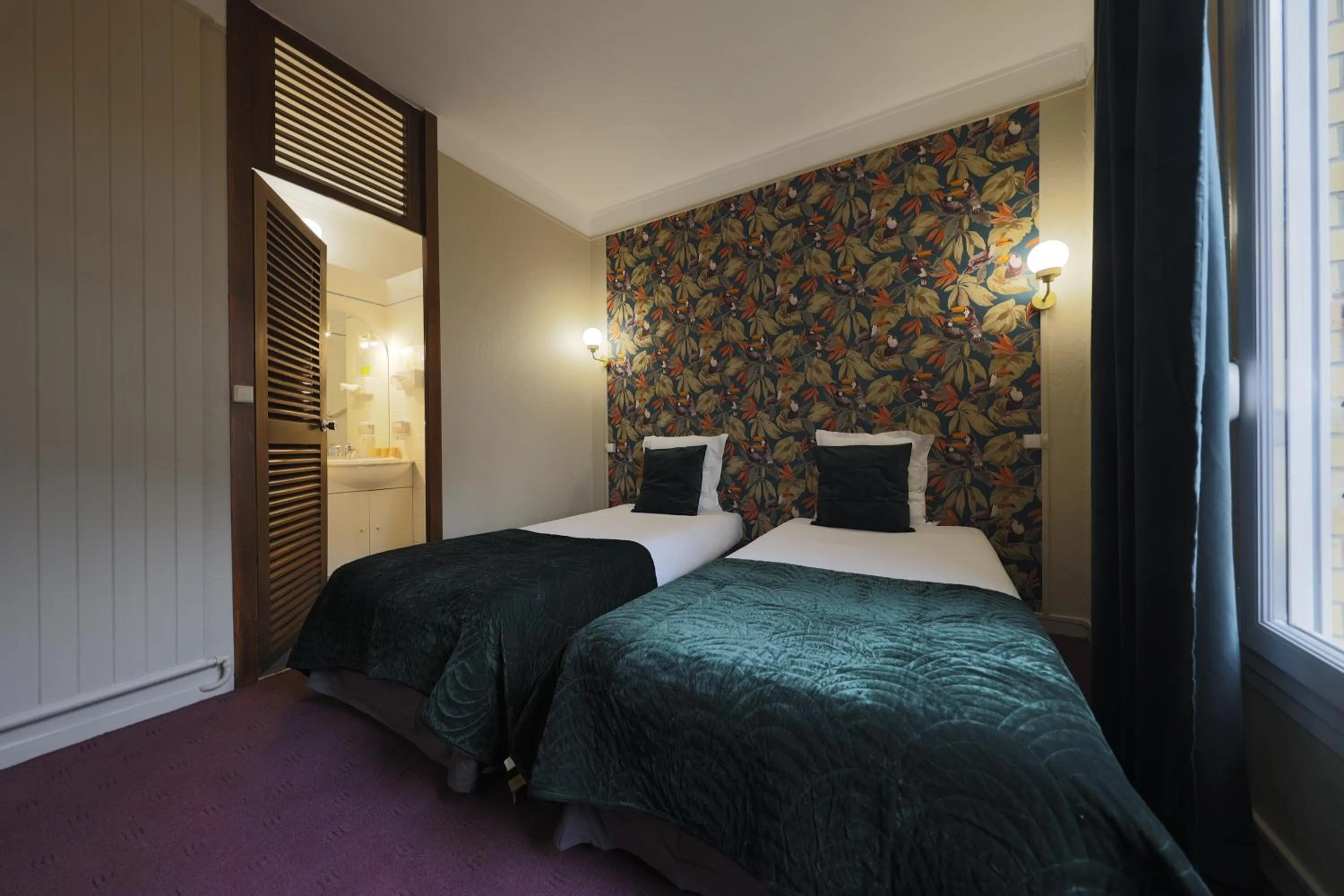 Twin Room in Hôtel Azur Reims Centre