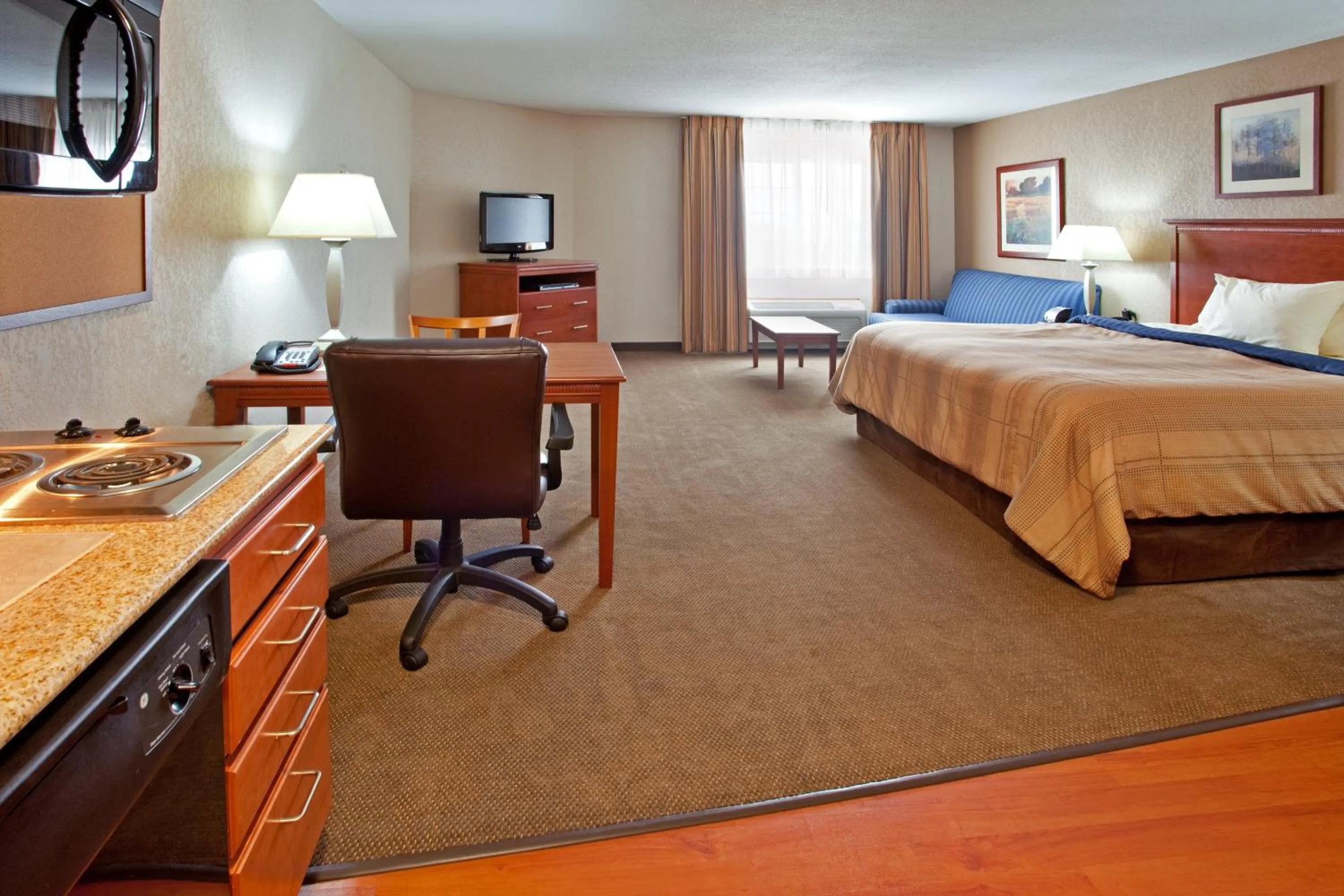 King Studio Suite with Sofa Bed in Candlewood Suites Elgin – Northwest Chicago by IHG