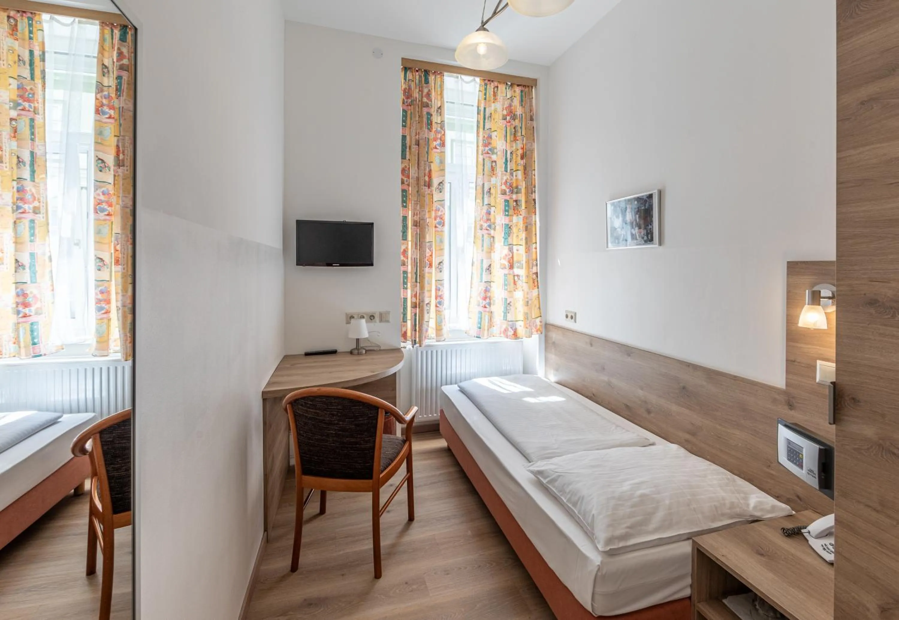 Single Room in Hotel Terminus