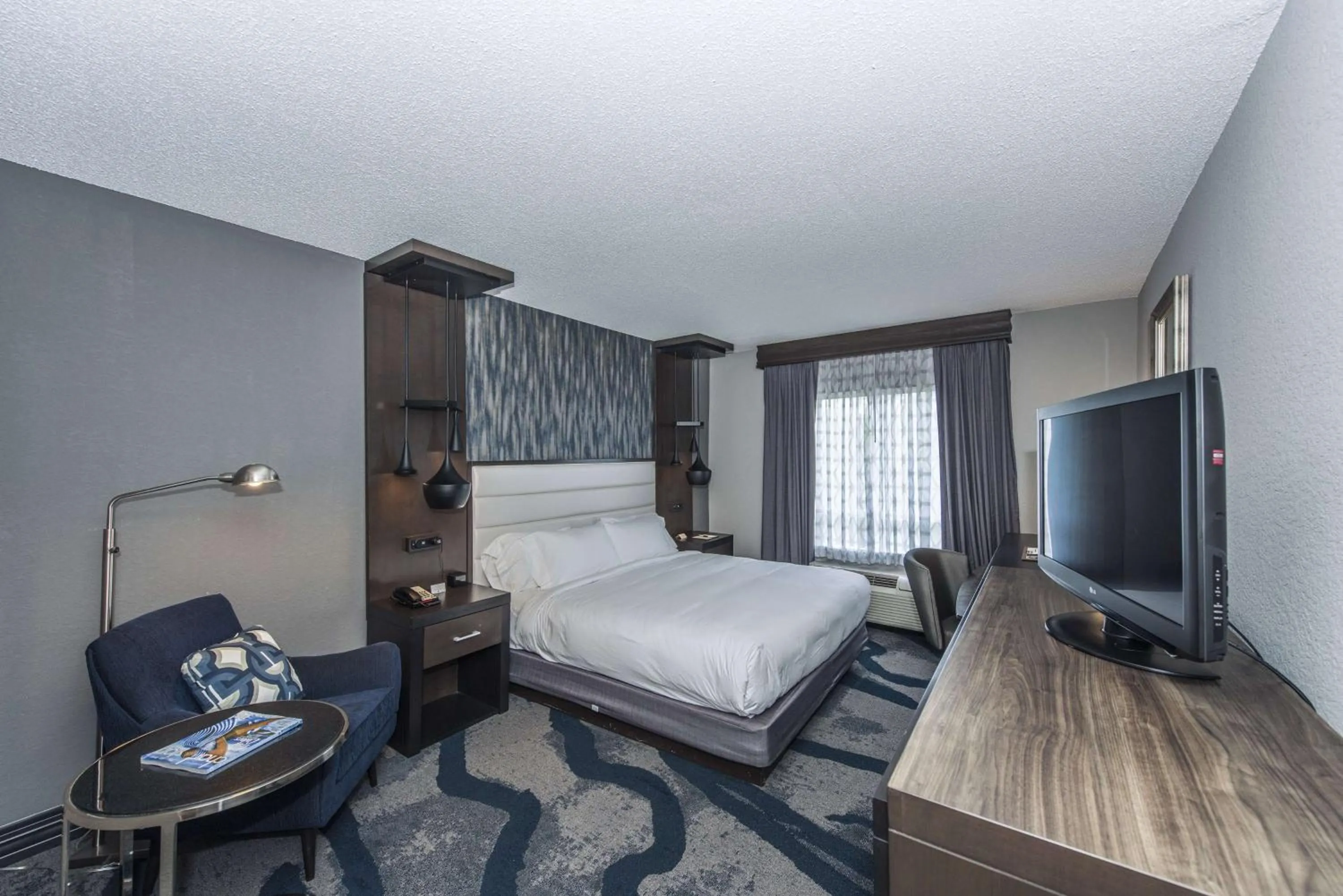 King Room in DoubleTree by Hilton North Charleston - Convention Center