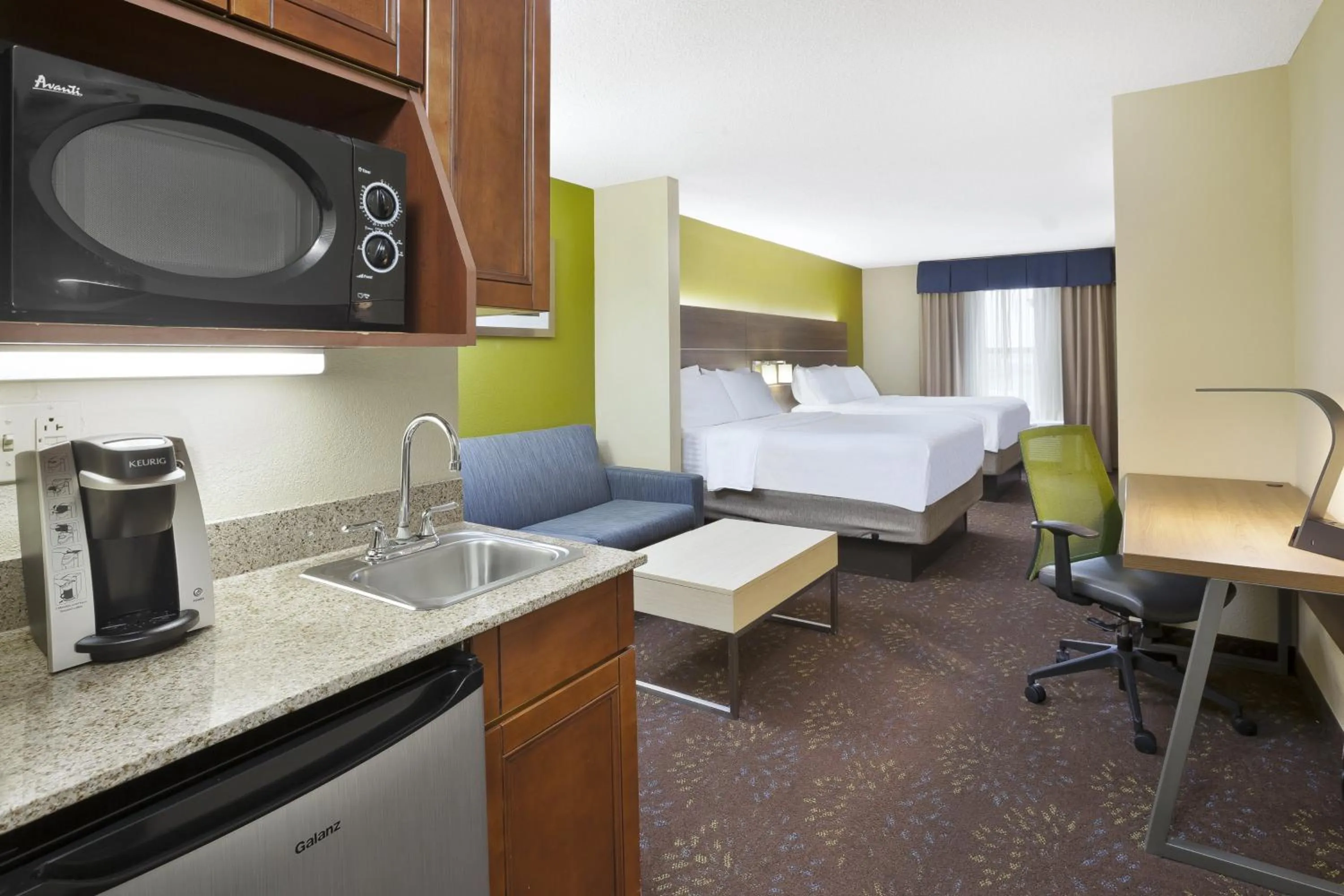 Suite with Two Queen Beds in Holiday Inn Express Hotel & Suites Circleville by IHG