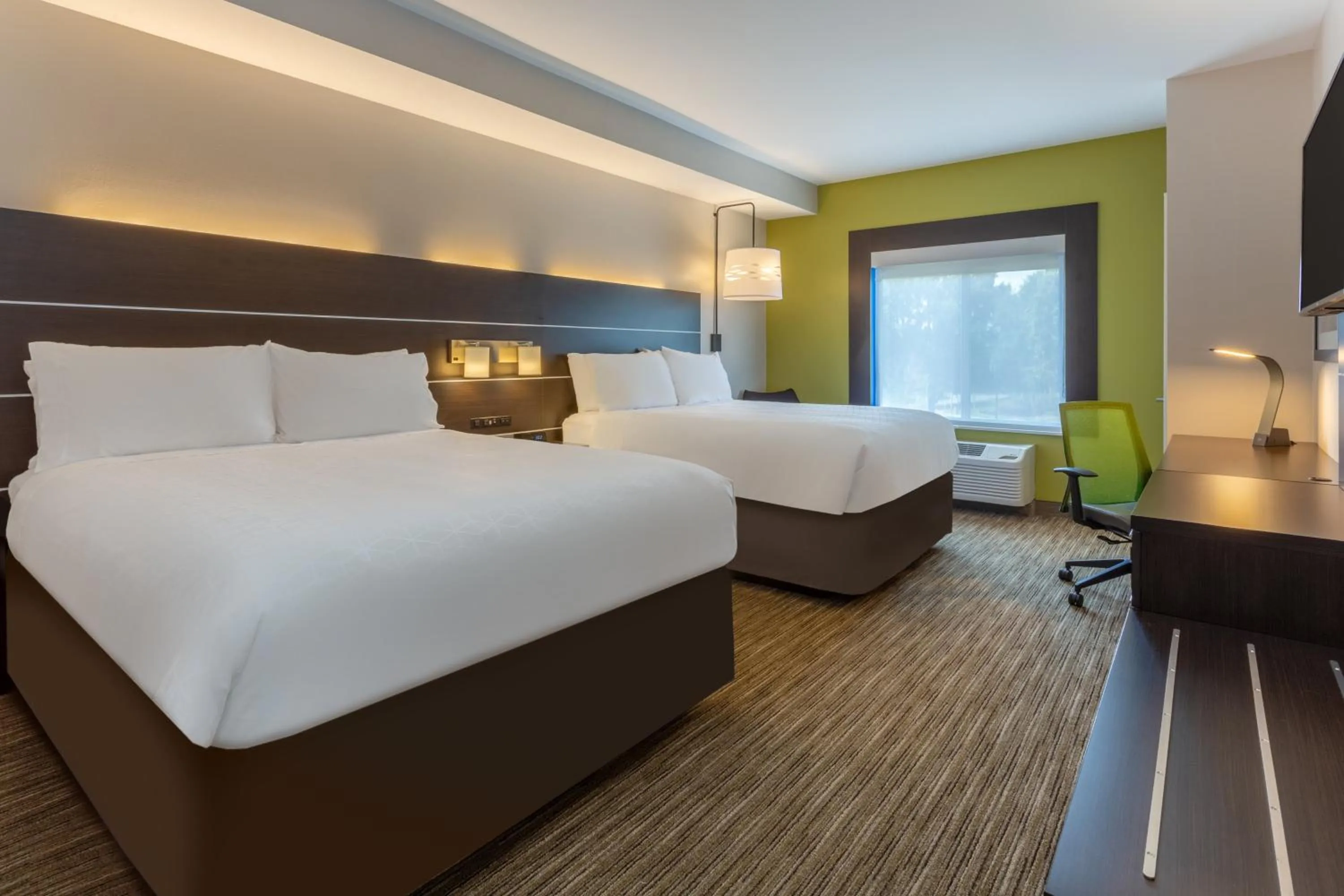 Standard Queen Room with Two Queen Beds in Holiday Inn Express Arrowood by IHG