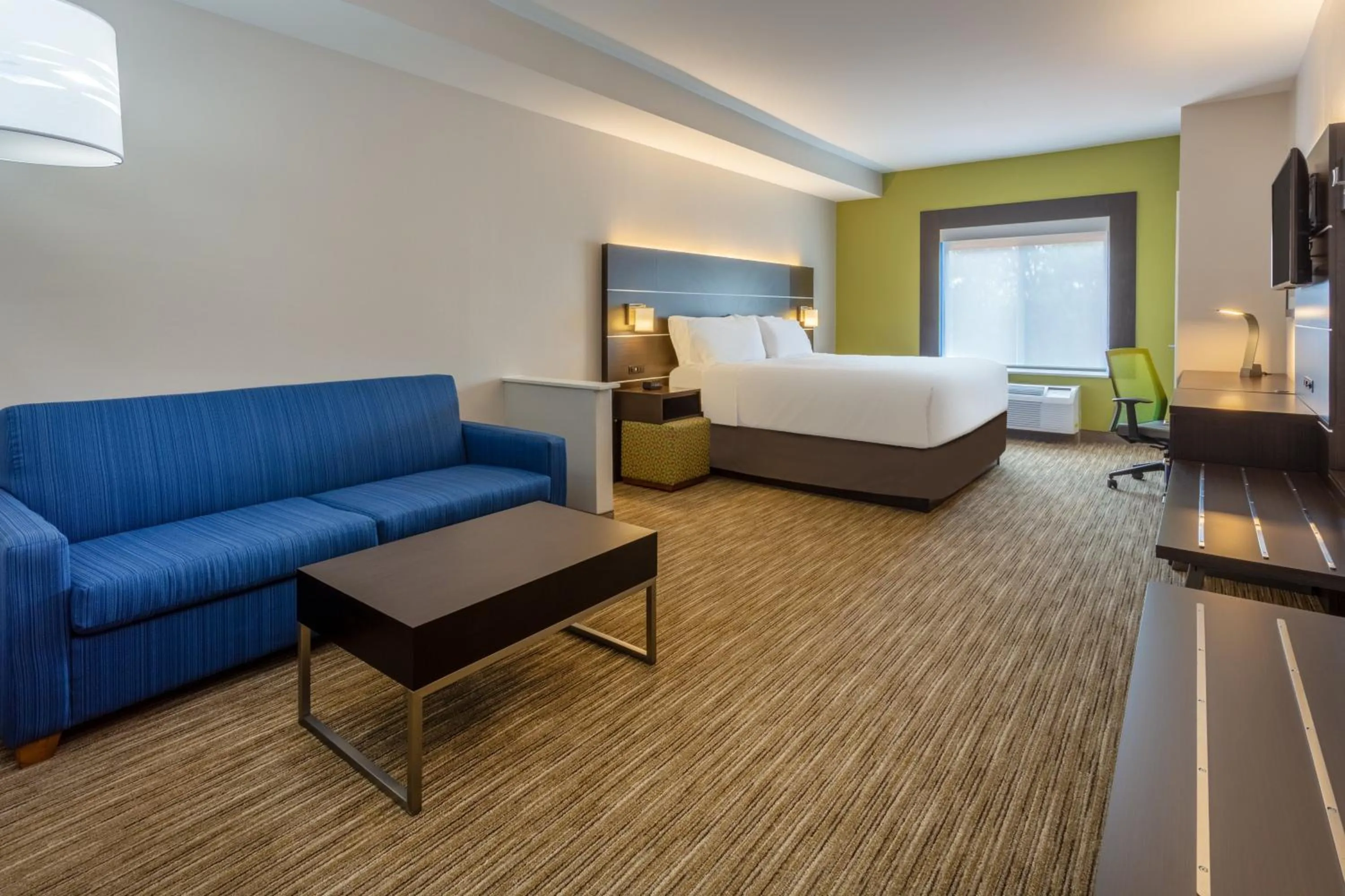 King Suite with Sofa Bed in Holiday Inn Express Arrowood by IHG