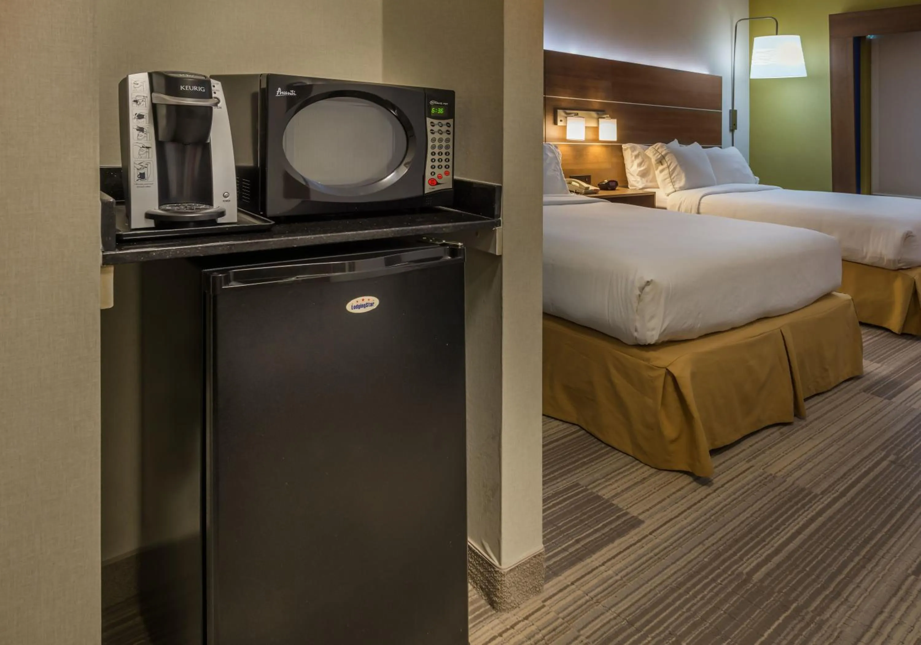 Standard Queen Room with Two Queen Beds in Holiday Inn Express Hotel & Suites Carson City by IHG