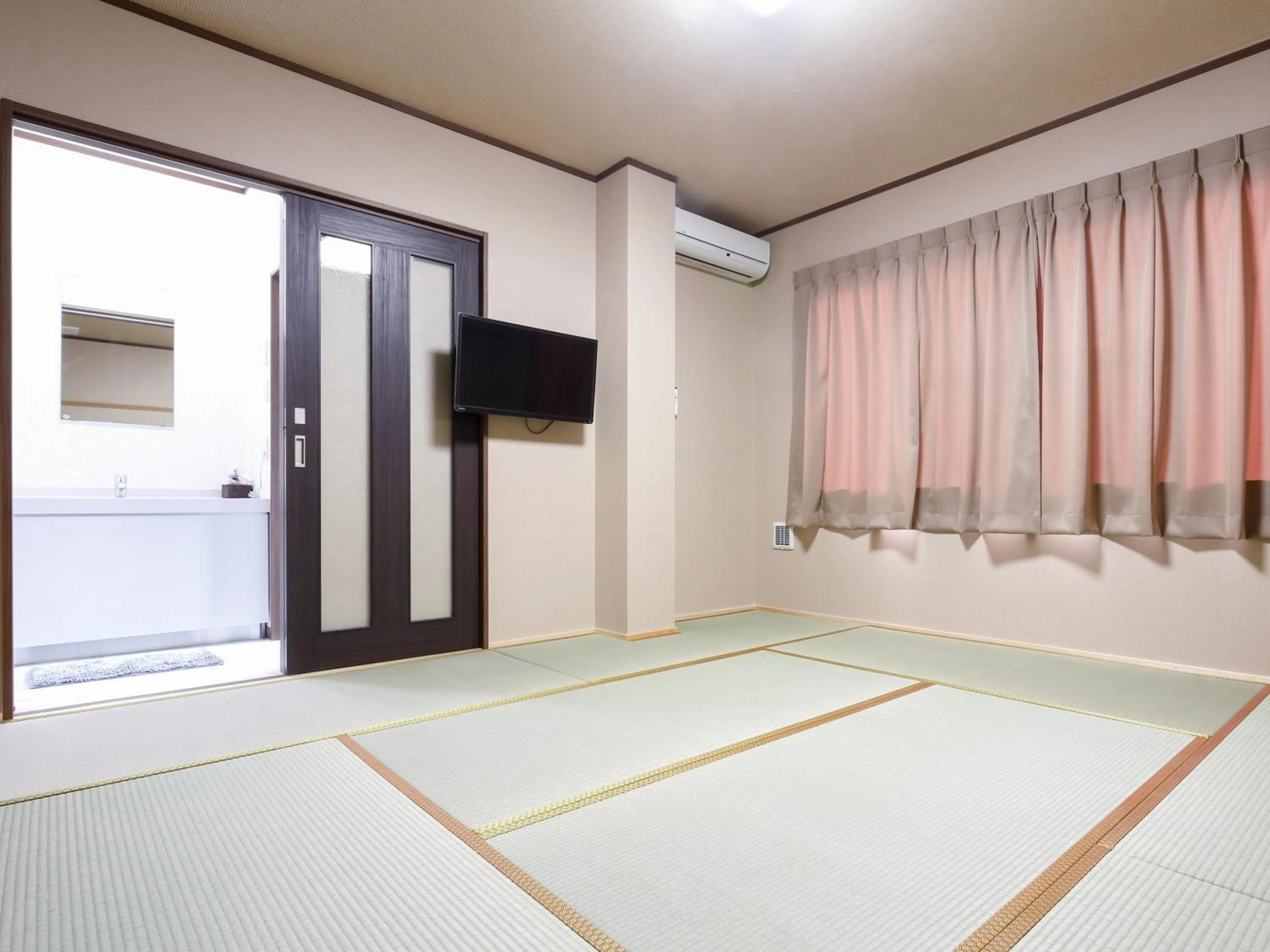 Japanese Style Quadruple Room with Private Bathroom in Onsenminshuku Kosakaya