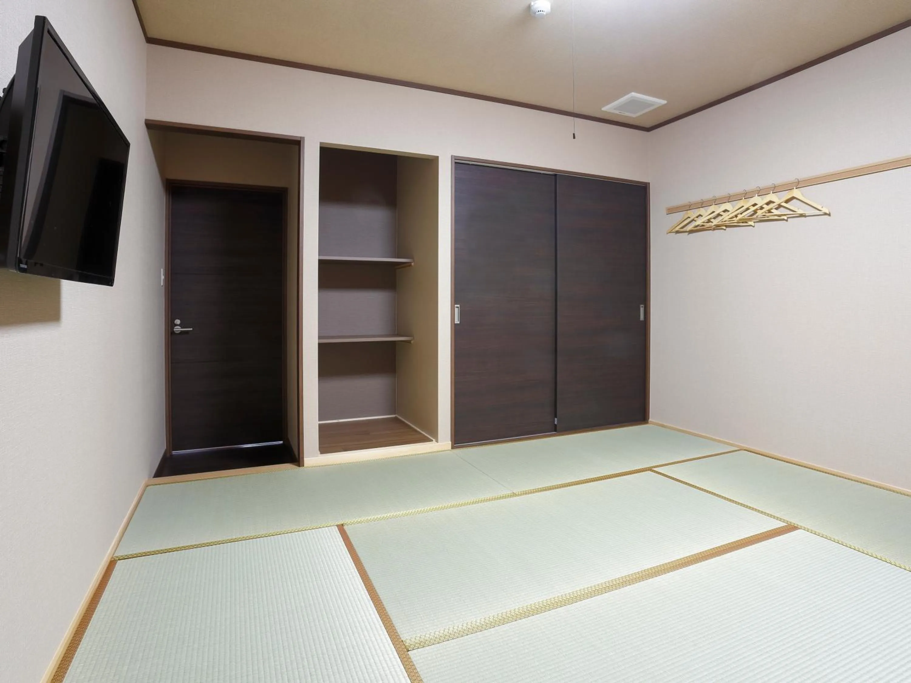 Japanese Style Quadruple Room with Shared Bathroom in Onsenminshuku Kosakaya