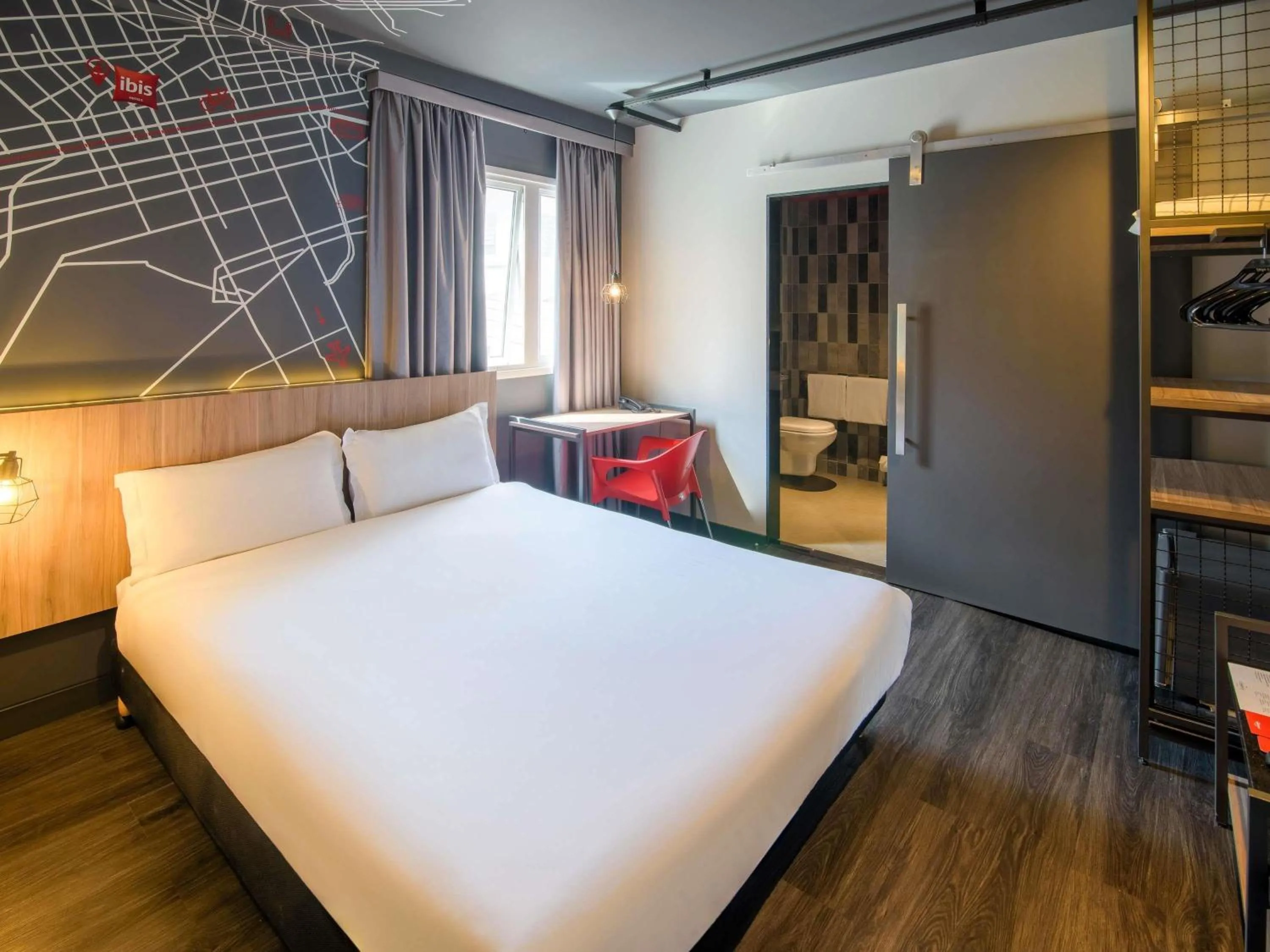 Apartment with One Double Bed - single occupancy - Disability Access in ibis Curitiba Batel