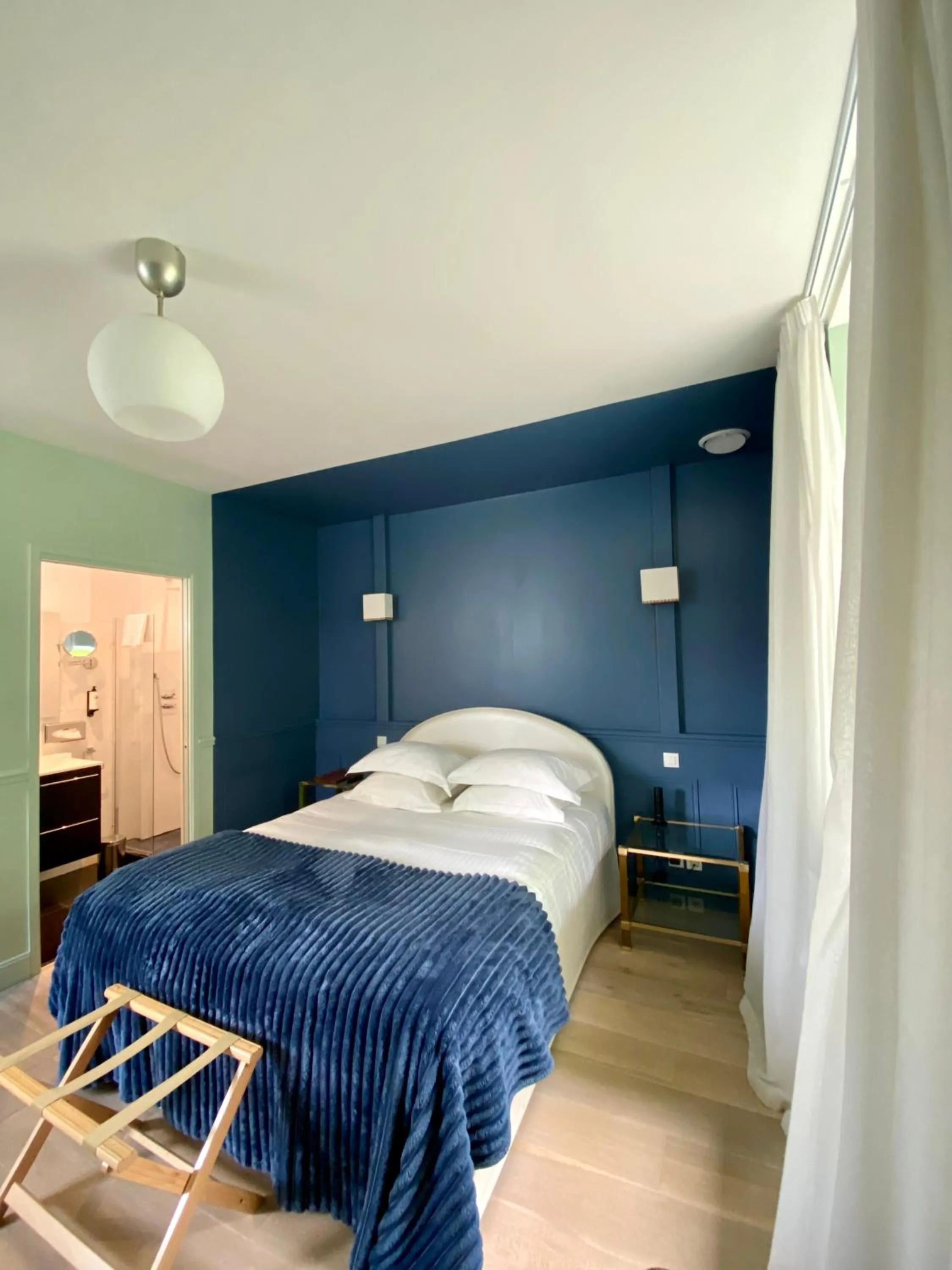 Tradition Double Room - Elizabeth Pavilion  in Château D'Apigné Rennes