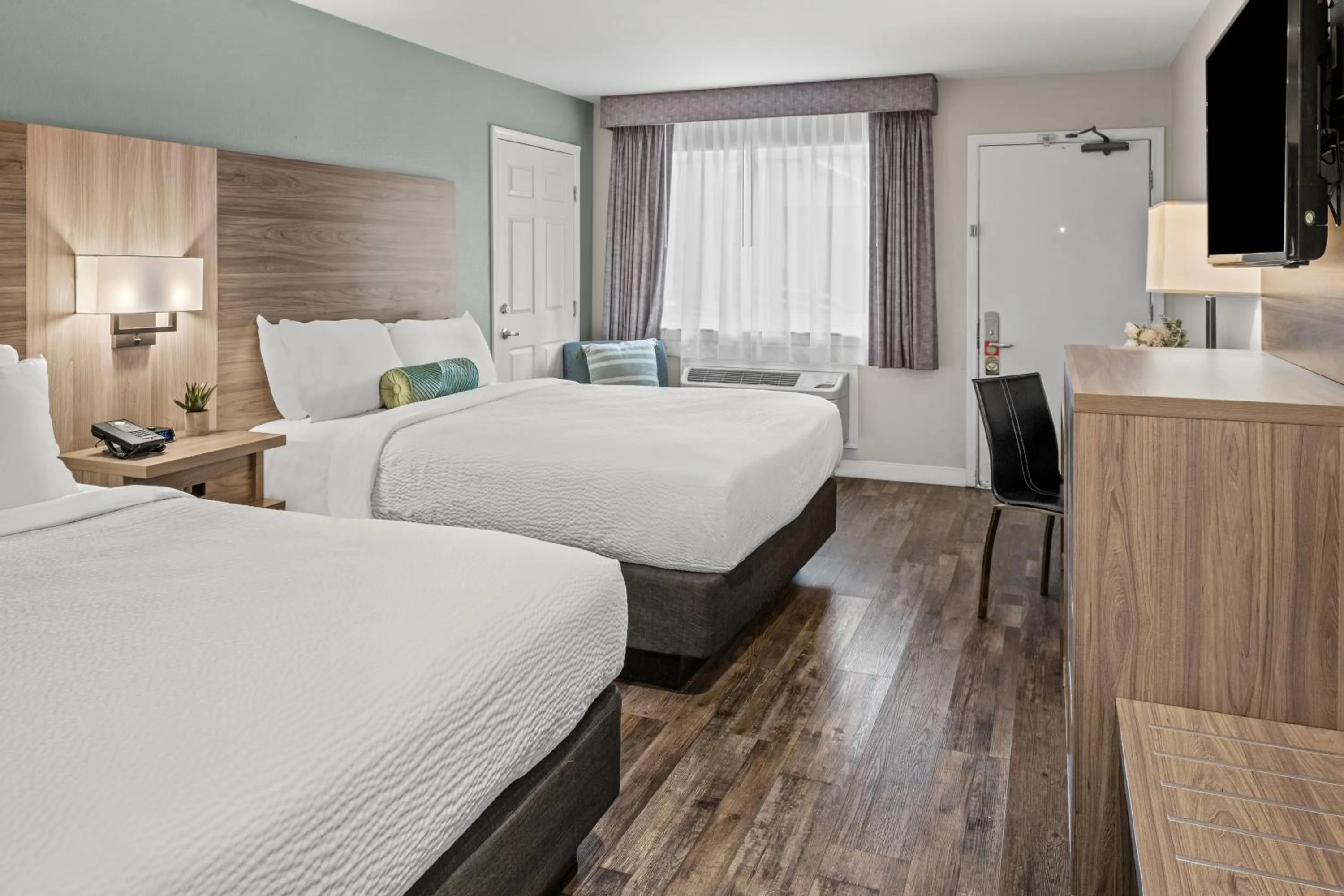 Queen Room with Two Queen Beds in Yosemite Westgate Lodge