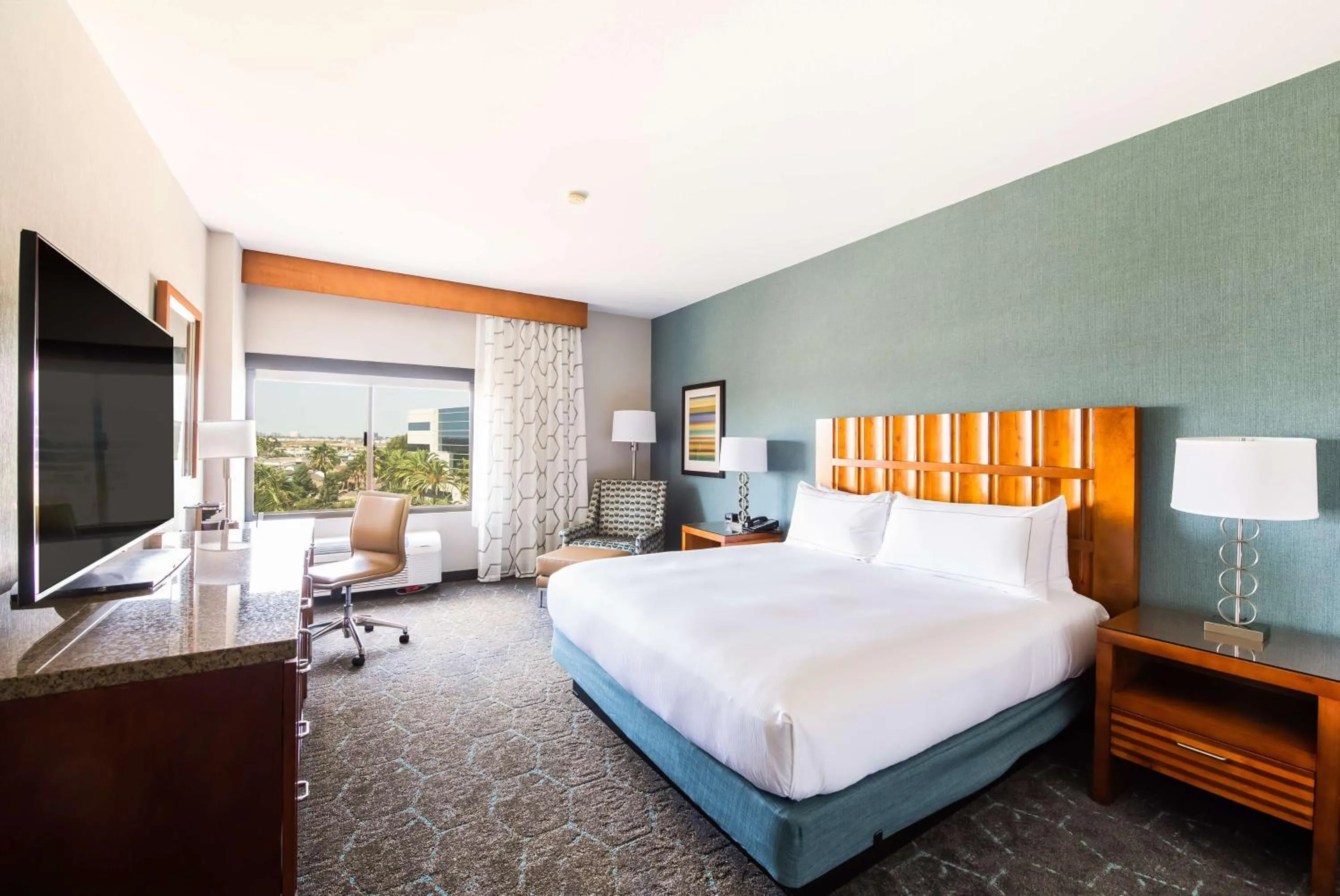 King Room - Hearing Access in DoubleTree by Hilton Carson