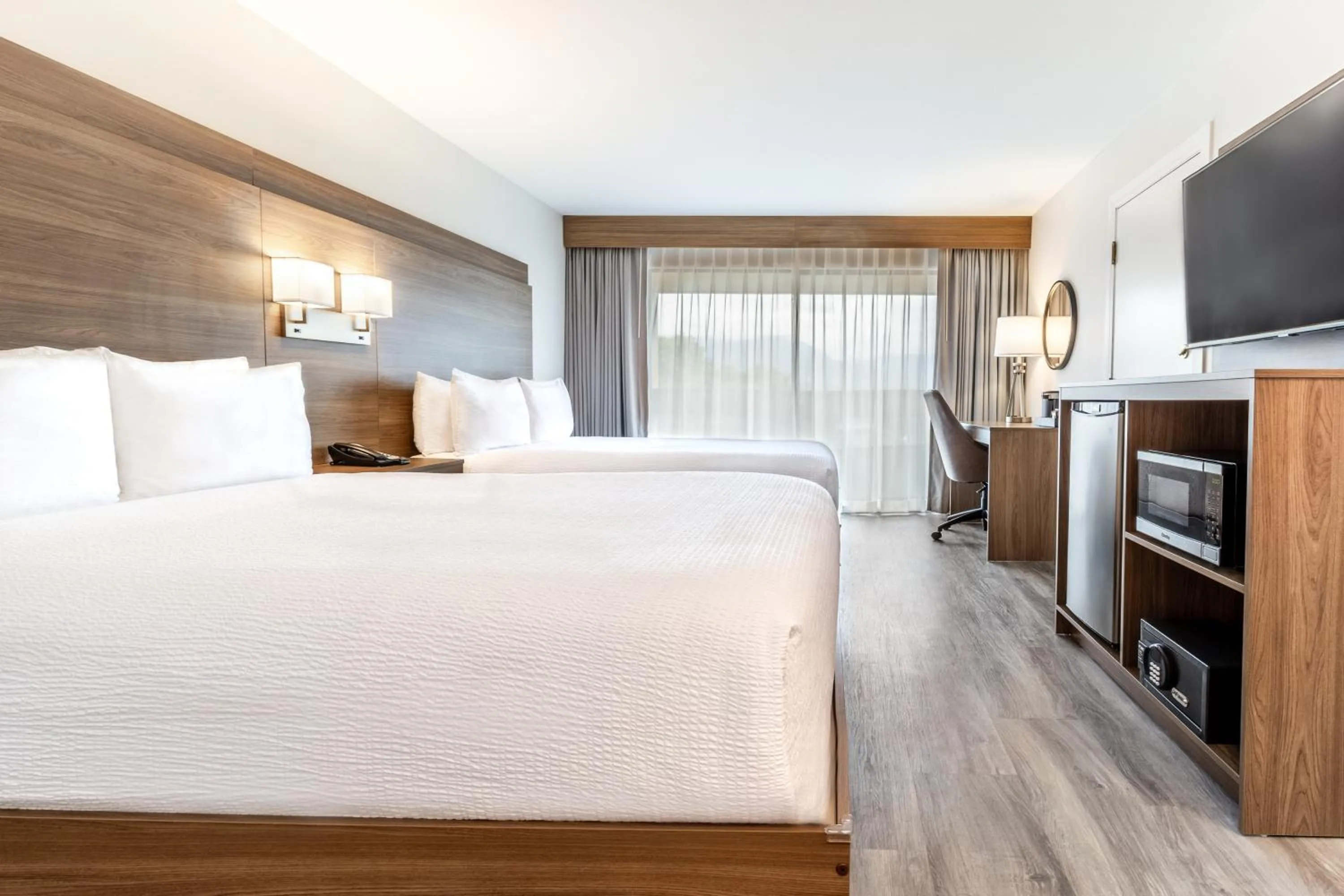 Two Queen Beds in Atrium Hotel Vancouver