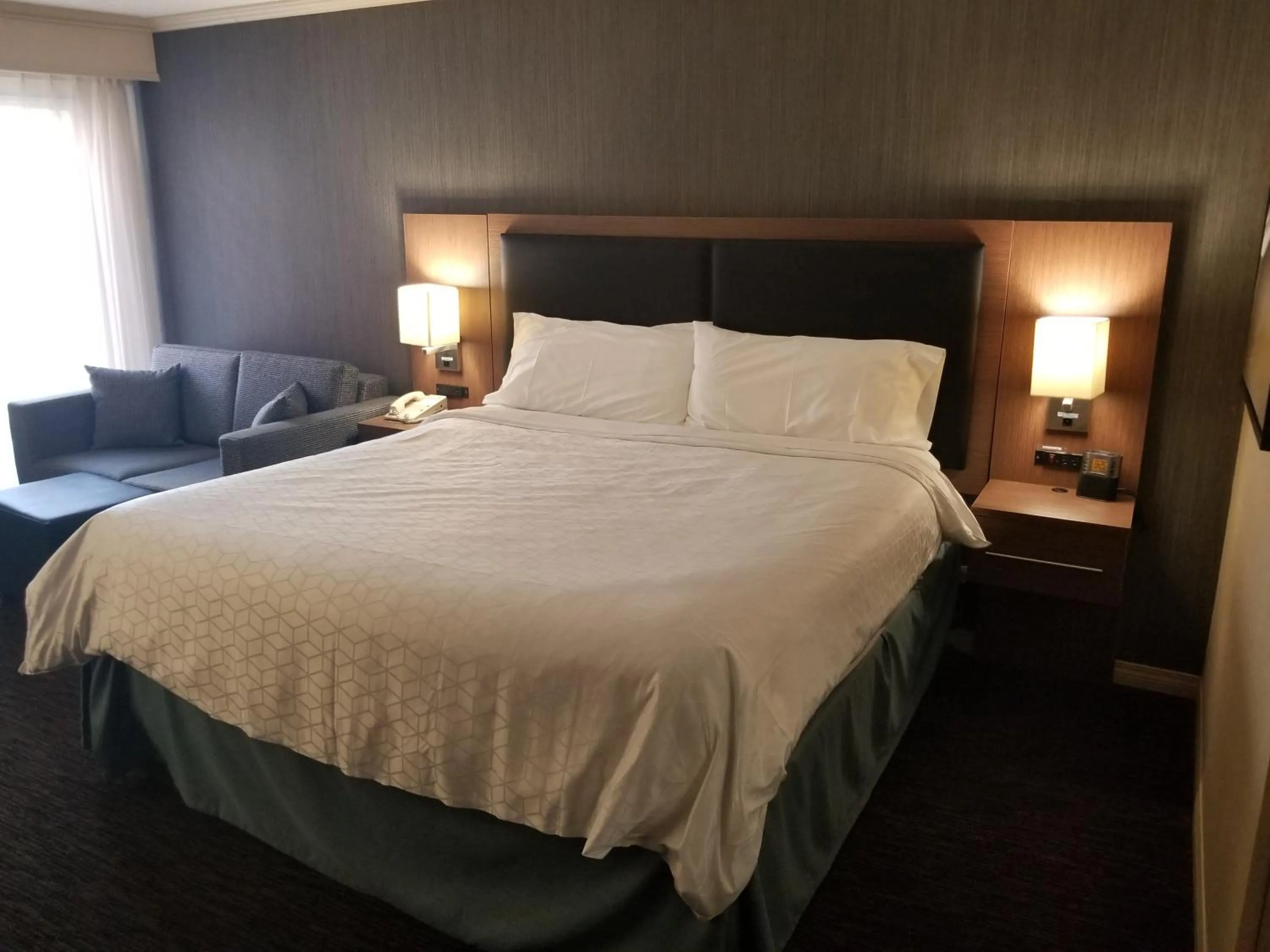 Executive King Room in Holiday Inn Express Edmonton Downtown by IHG