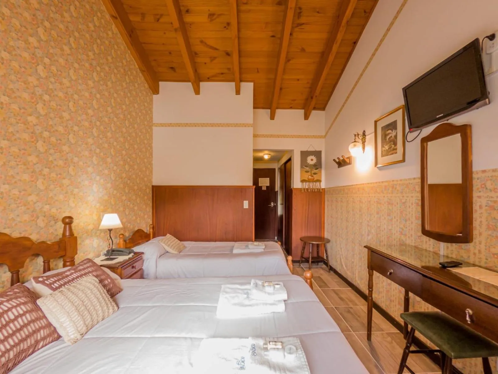 Quadruple Room with Lake View in Hosteria El Condado