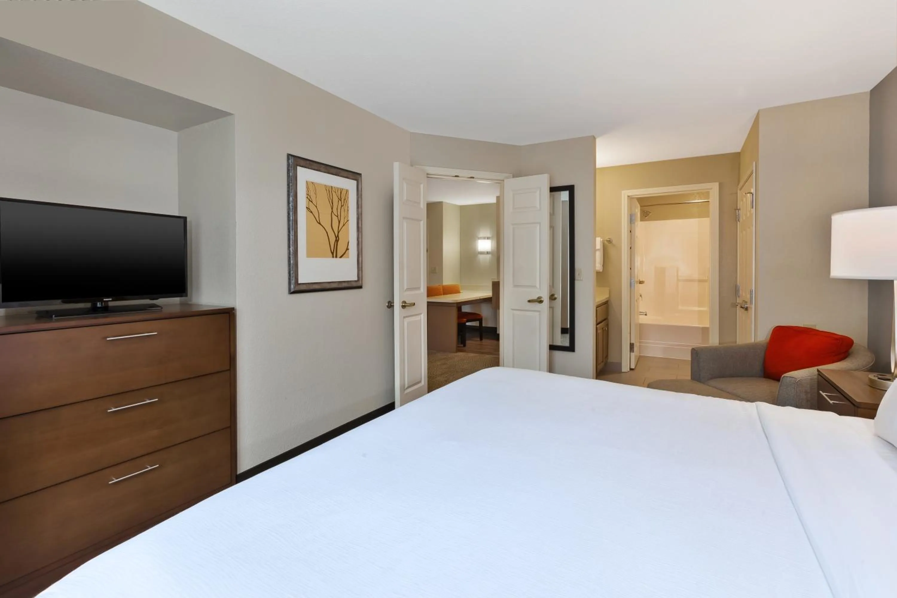 One-Bedroom King Suite in Staybridge Suites Kalamazoo by IHG