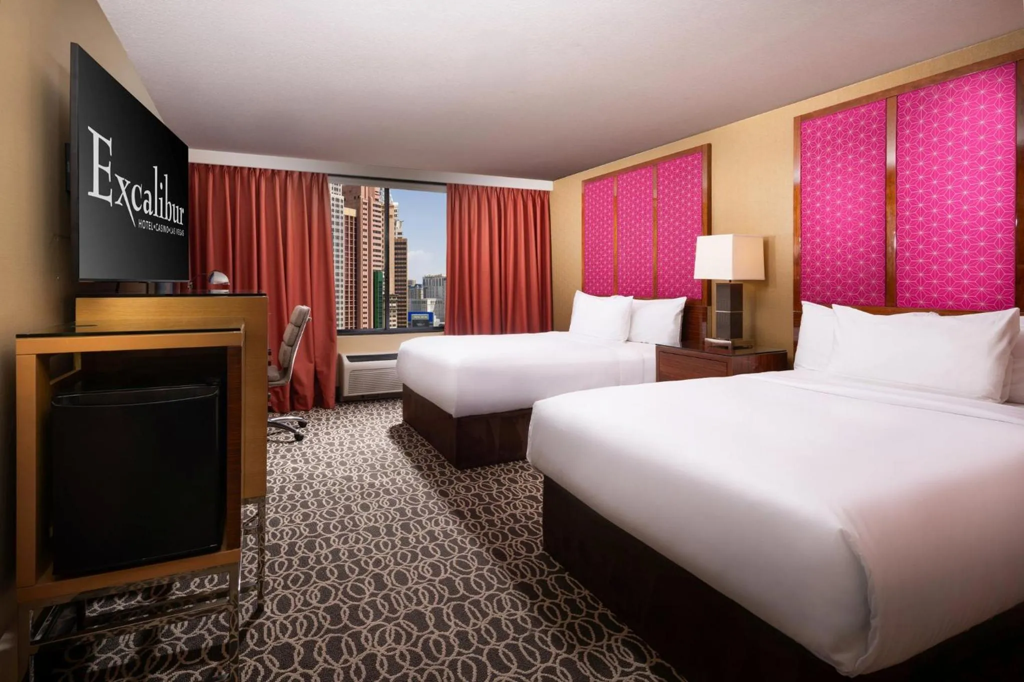  Newly Renovated Resort Strip View Two Queen in Excalibur