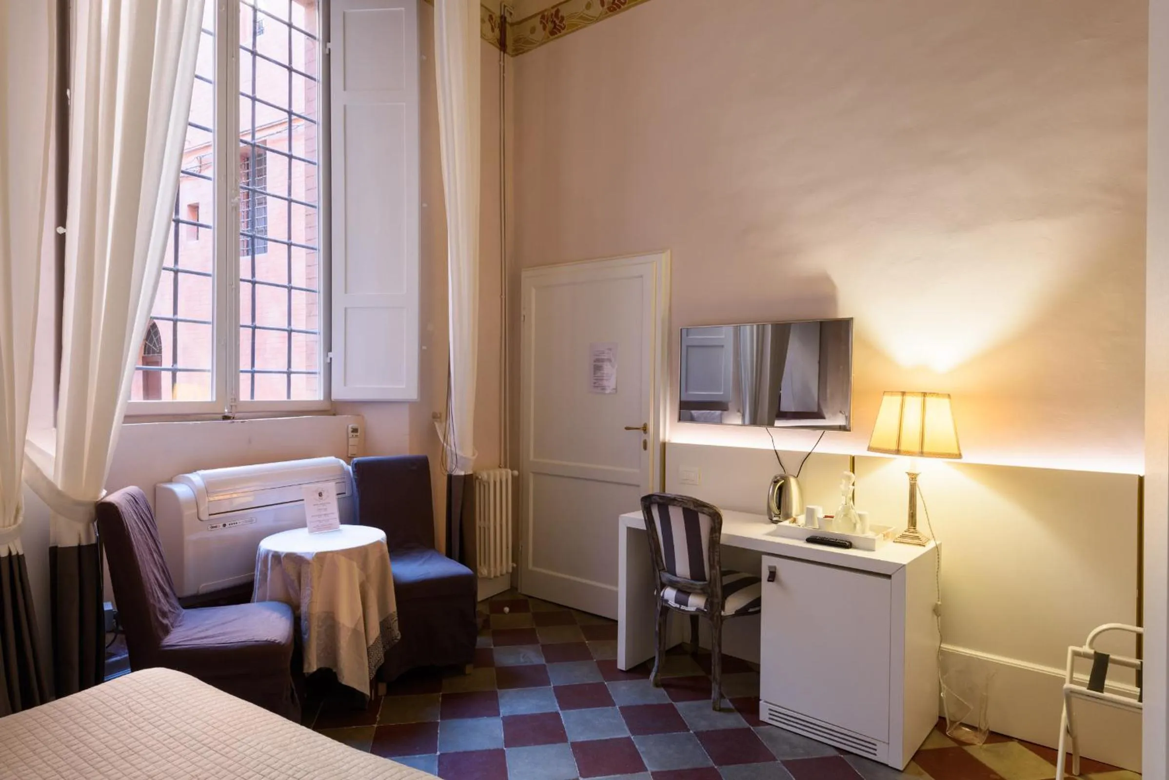 Small Double Room in La Terrazza Sul Campo-Rooms Only