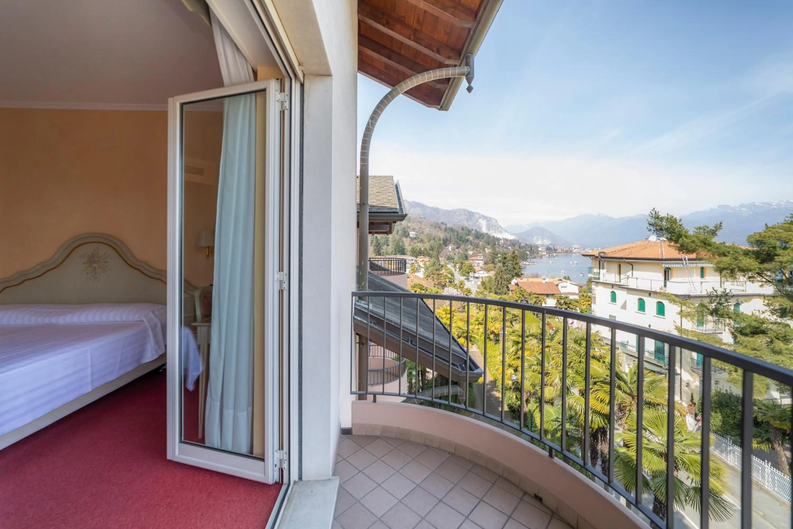 Double or Twin Room with Lake View in Hotel Della Torre
