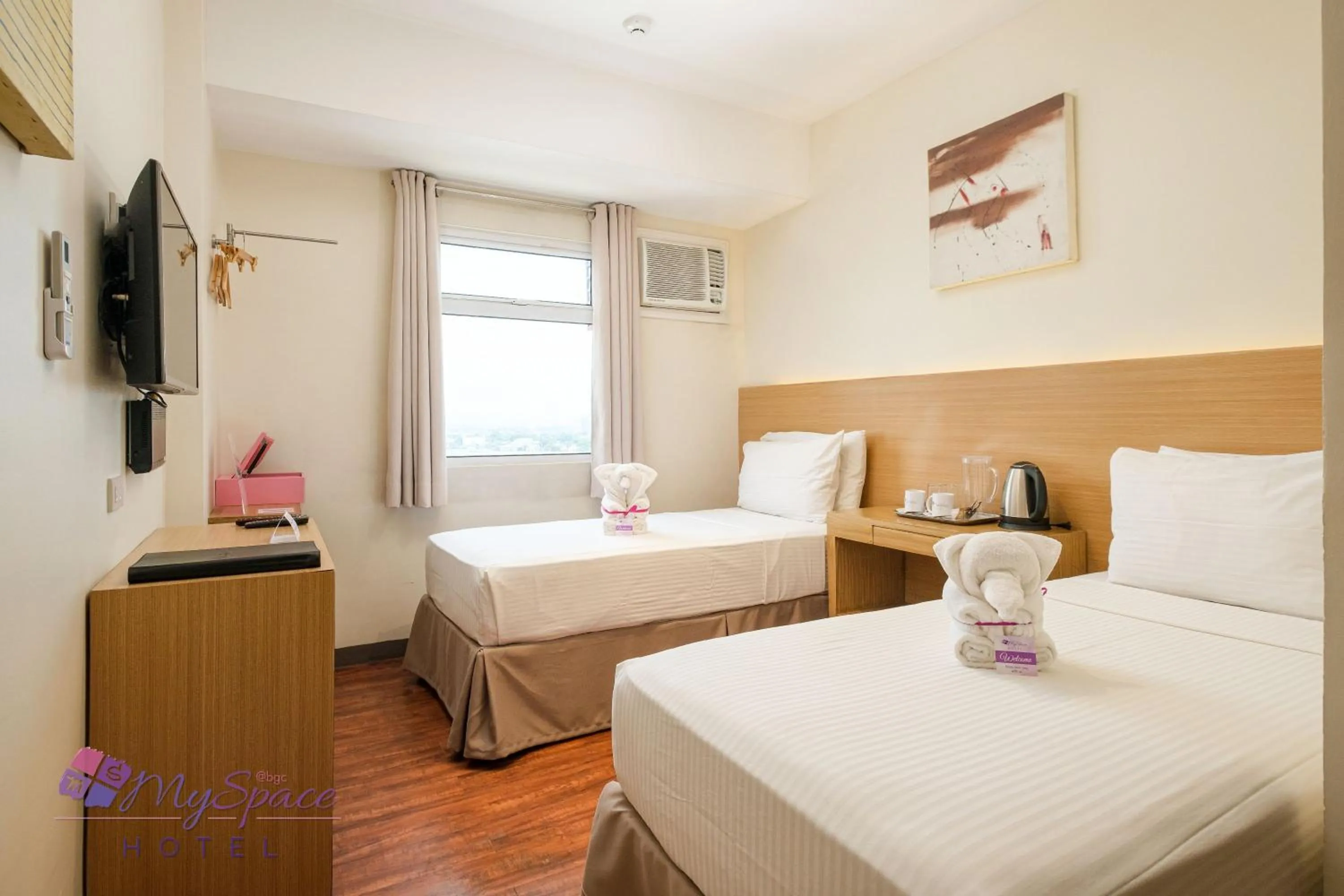 Deluxe Double or Twin Room in MySpace Hotel @BGC