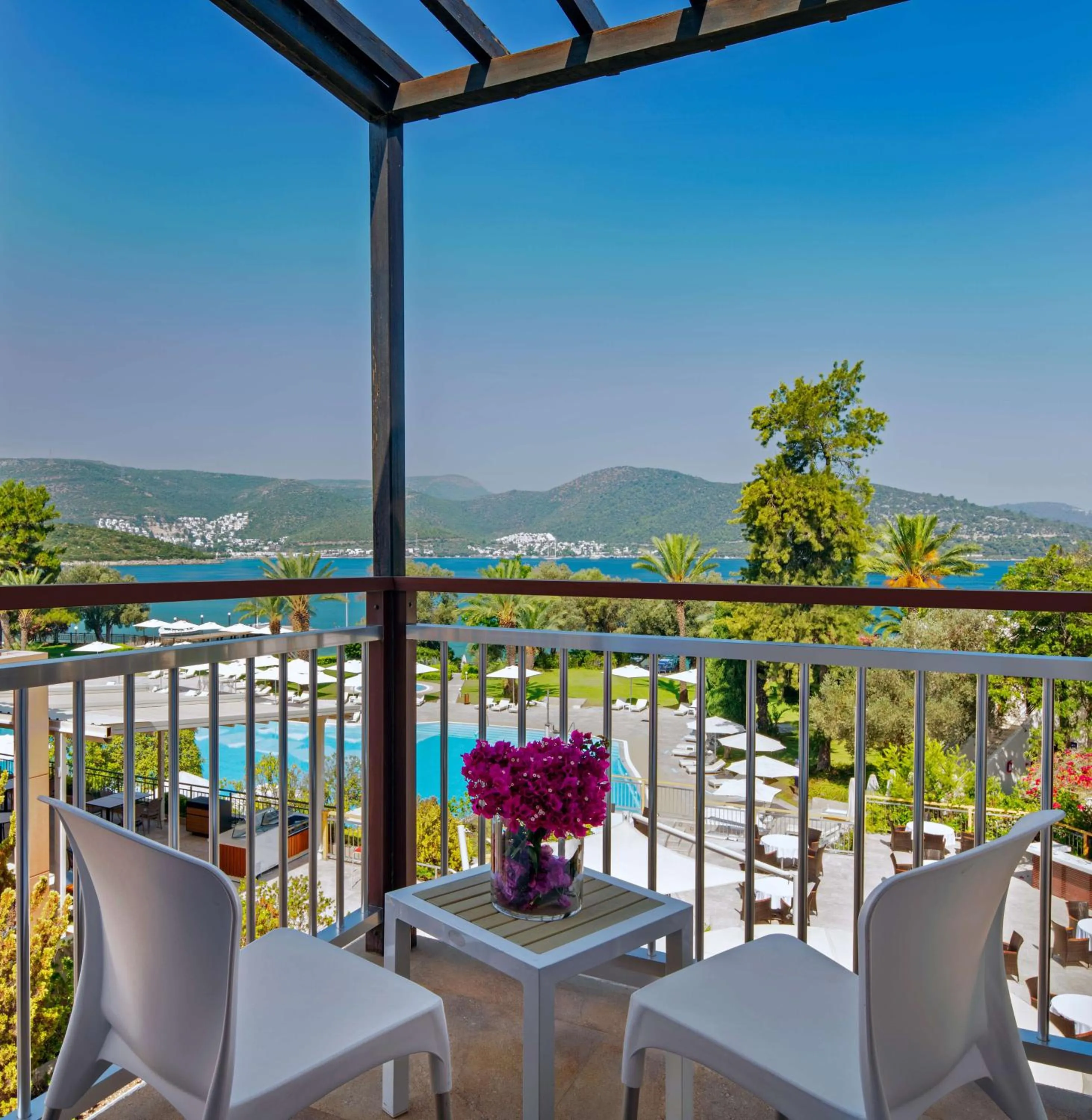 Deluxe King Room with Sea View in DoubleTree by Hilton Bodrum Isil Club Ultra All-Inclusive Resort