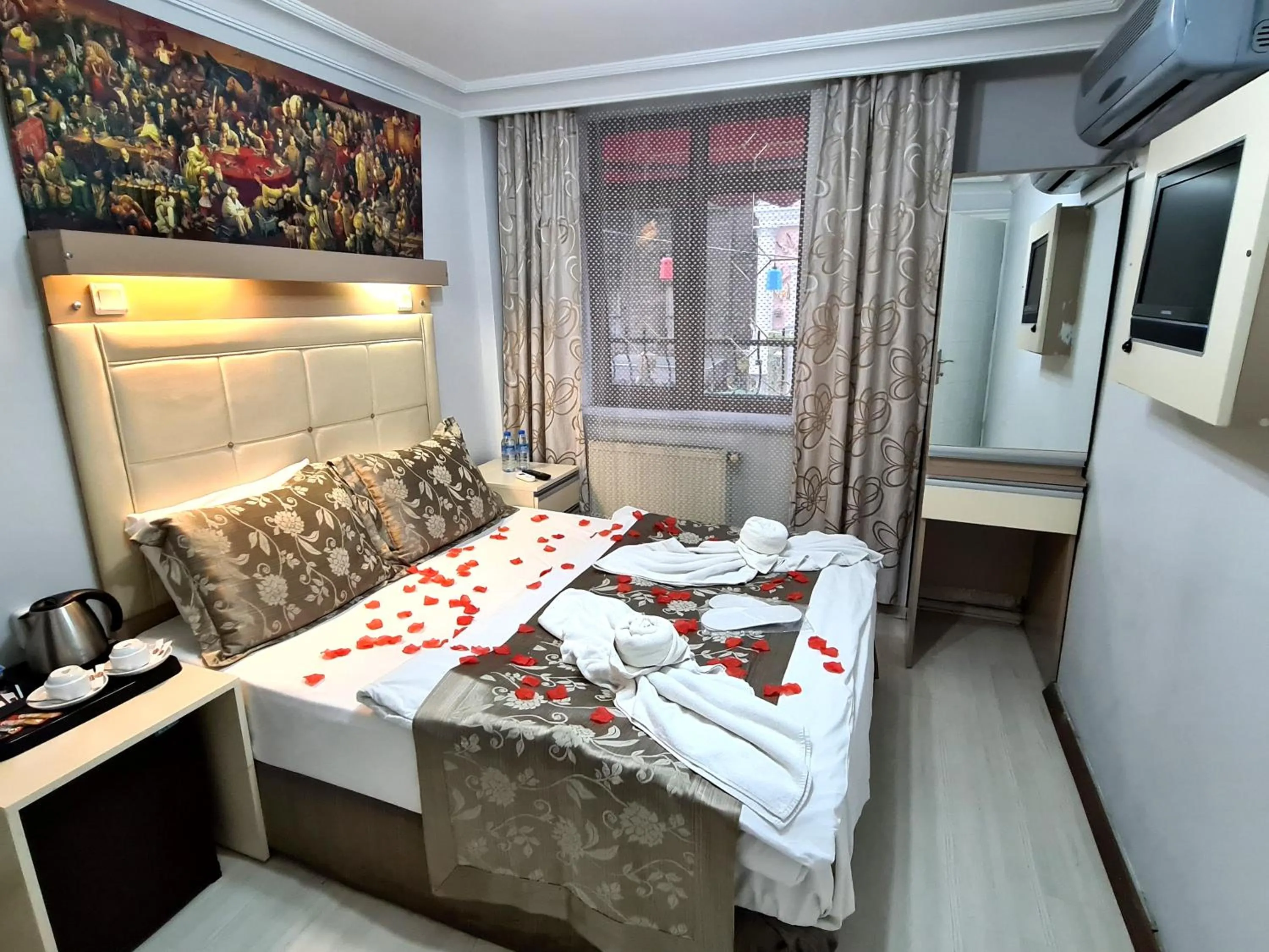 Economy Double Room in Oceans 7 Hotel