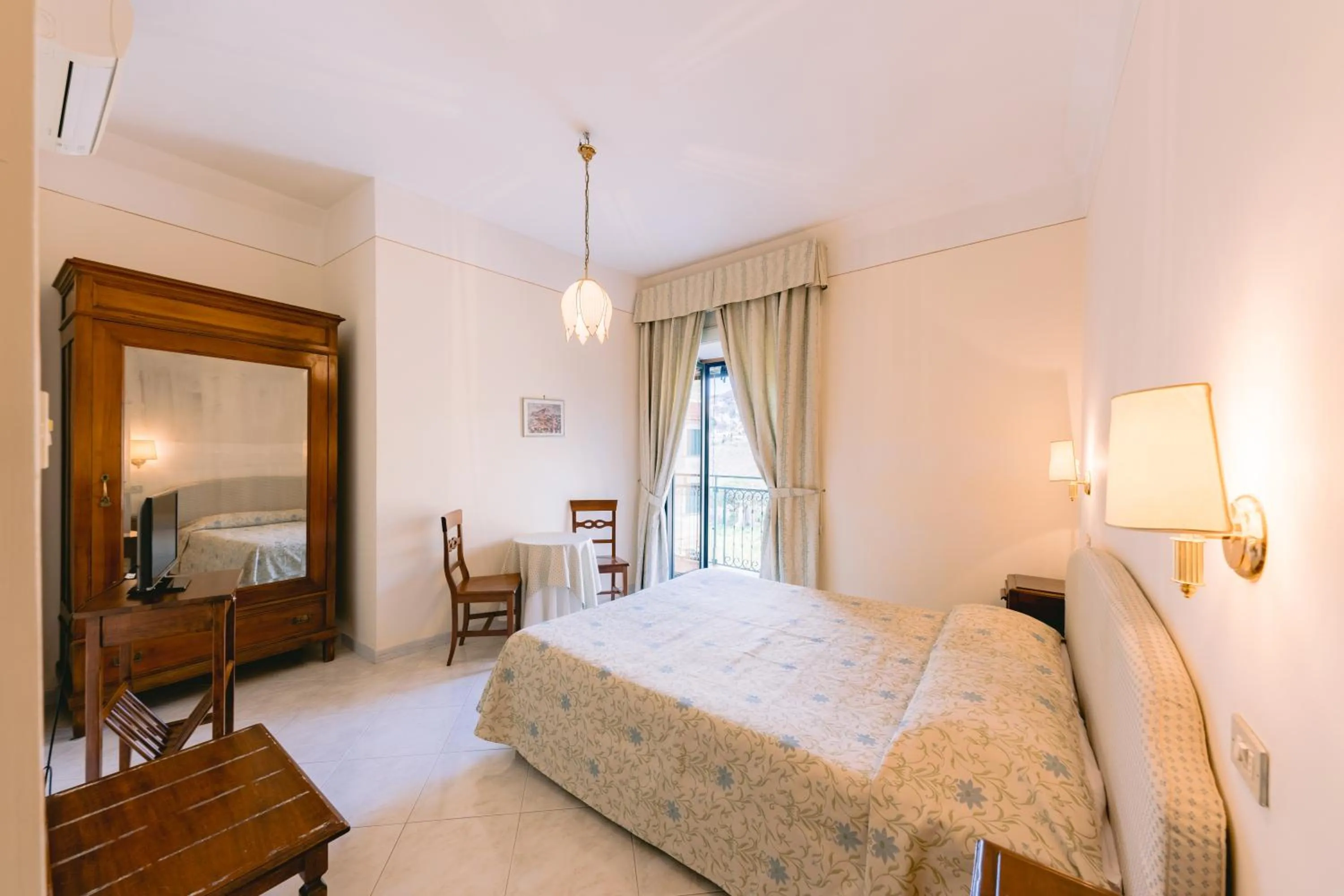 Double Room with Balcony in Hotel Toro