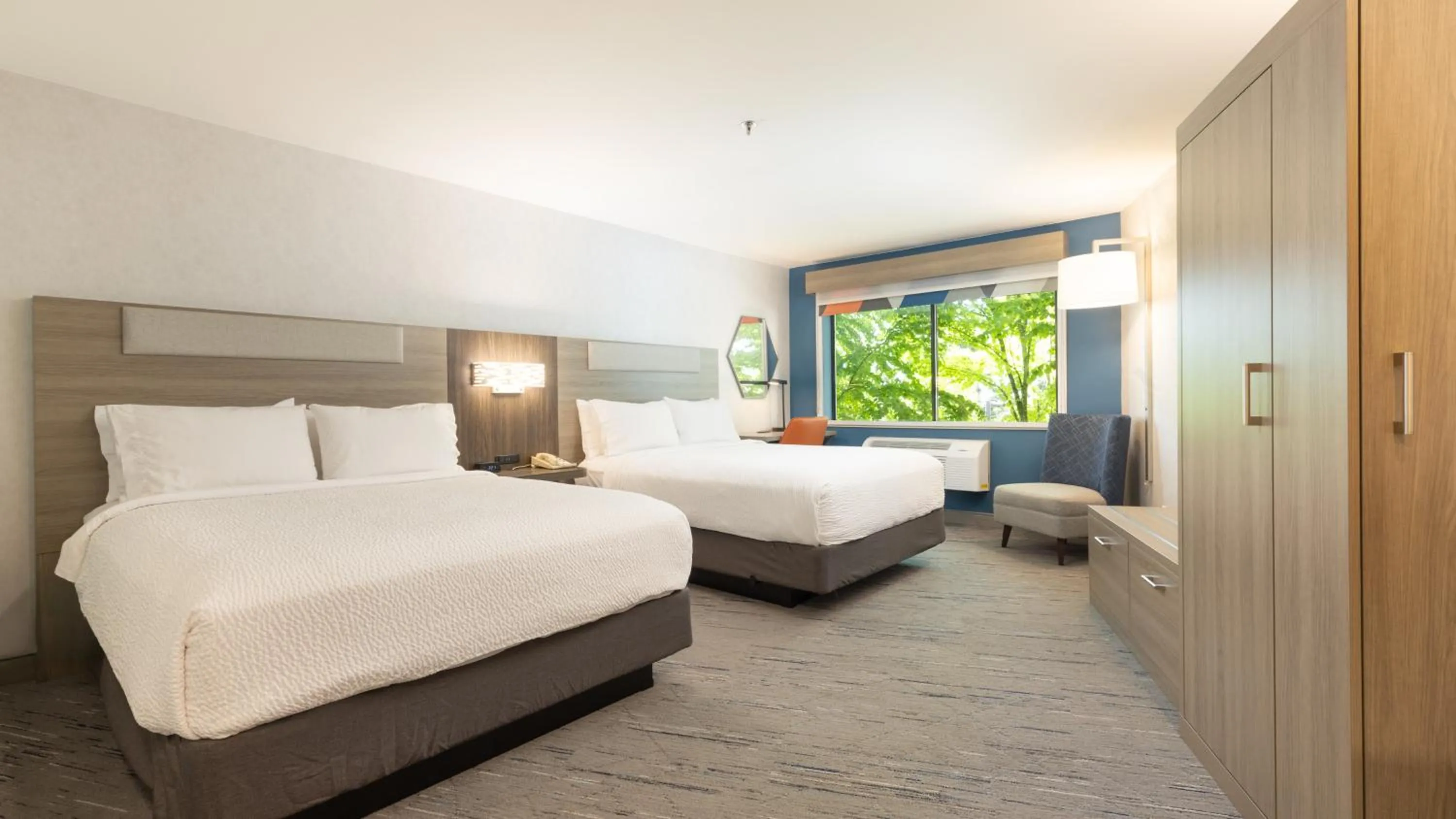 Queen Suite with Two Queen Beds in Holiday Inn Express Bellingham by IHG