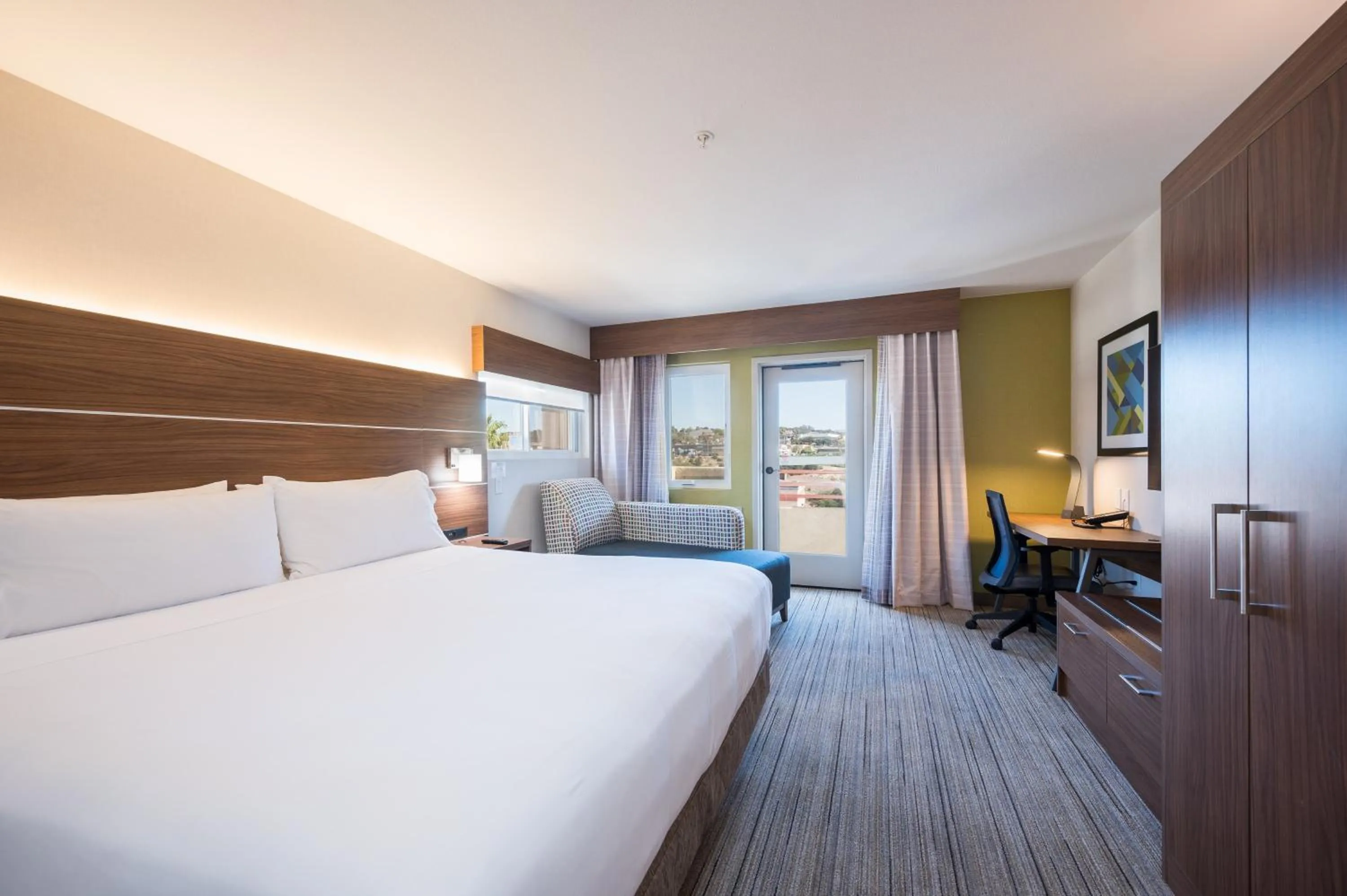 Location King Room in Holiday Inn Express Grover Beach-Pismo Beach Area by IHG