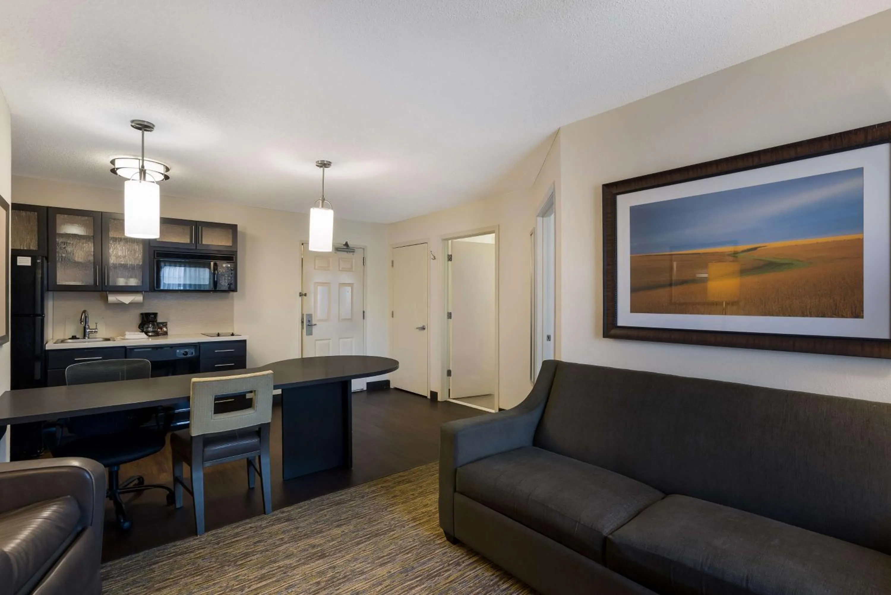 One-Bedroom Queen Suite with Roll-In Shower - Mobility Accessible in Sonesta Simply Suites Des Moines