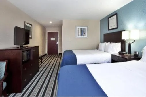Queen Room with Two Queen Beds Hearing Accessible with Roll-In Shower - Non-Smoking in Holiday Inn Express Hotel & Suites Baton Rouge -Port Allen by IHG