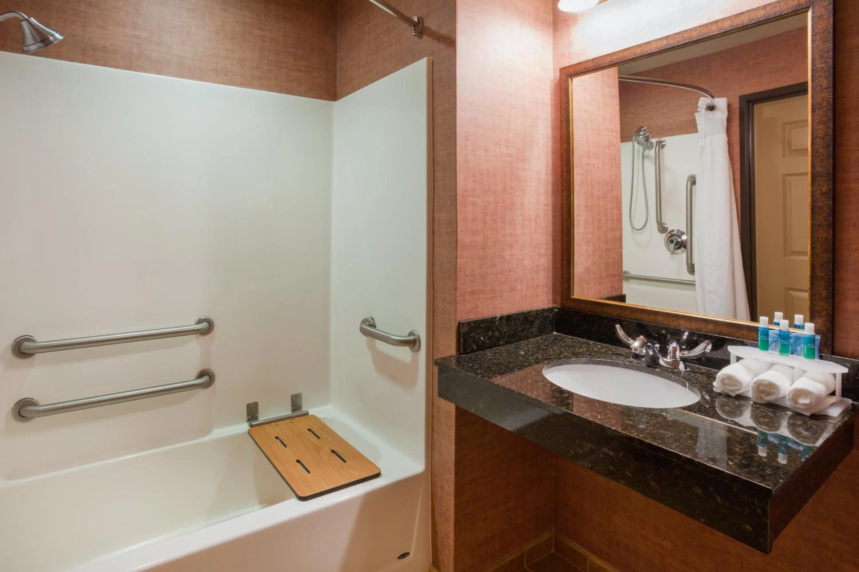 Standard Queen Room with Two Queen Beds - Communications Accessible in Holiday Inn Express Hotel & Suites Brainerd-Baxter by IHG