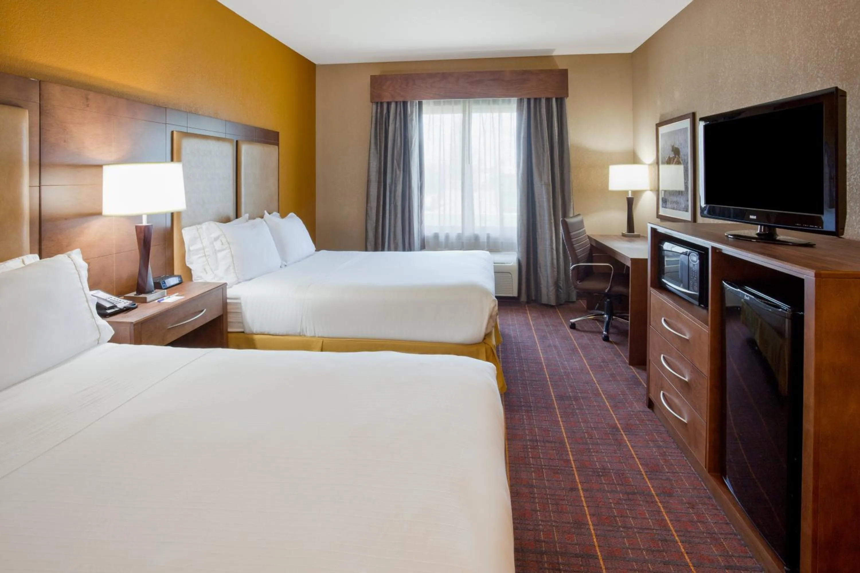 Standard Queen Room with Two Queen Beds in Holiday Inn Express Hotel & Suites Brainerd-Baxter by IHG