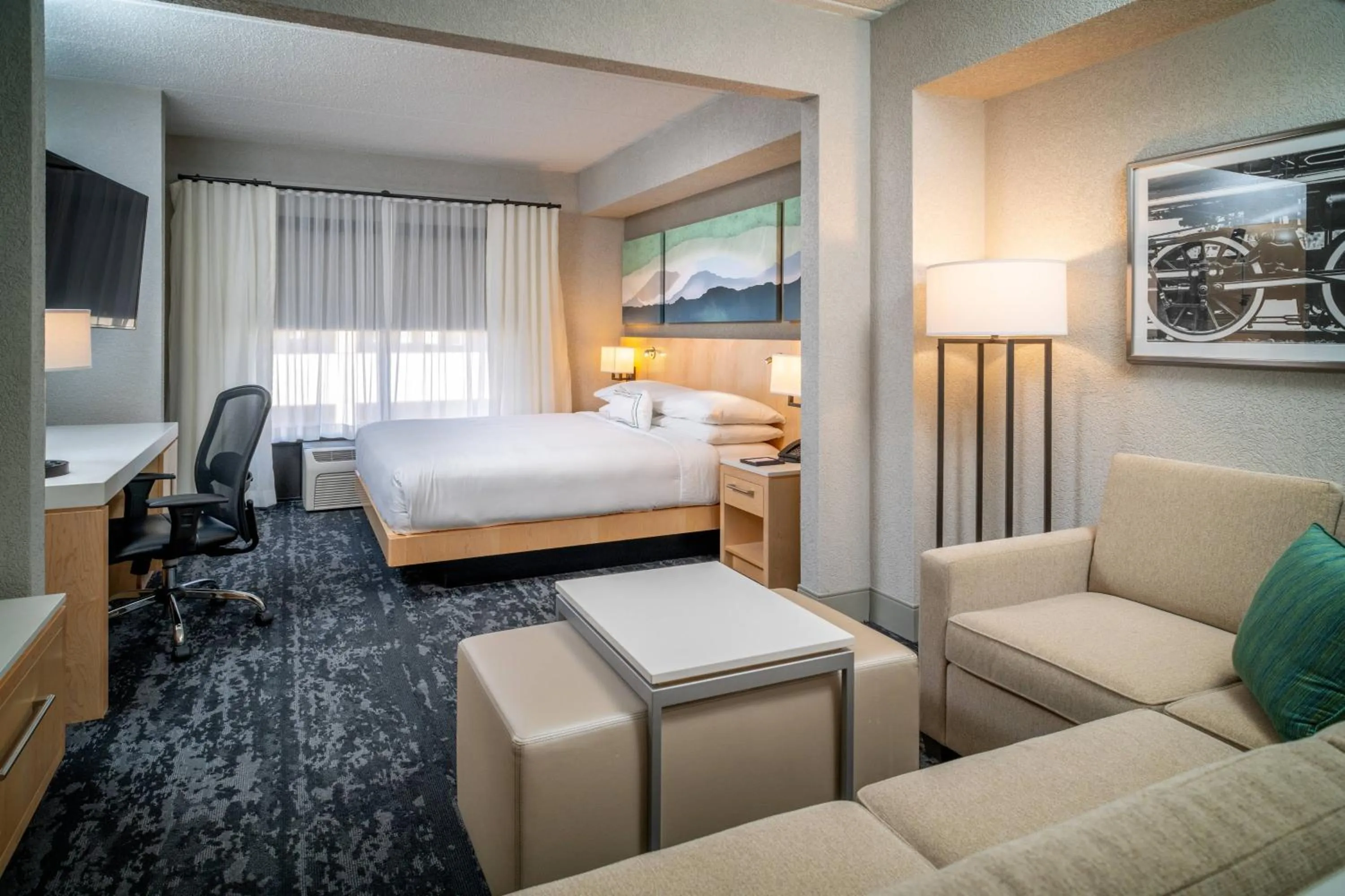 Guest room, 1 King, Sofa bed in Delta Hotels by Marriott Huntington Downtown
