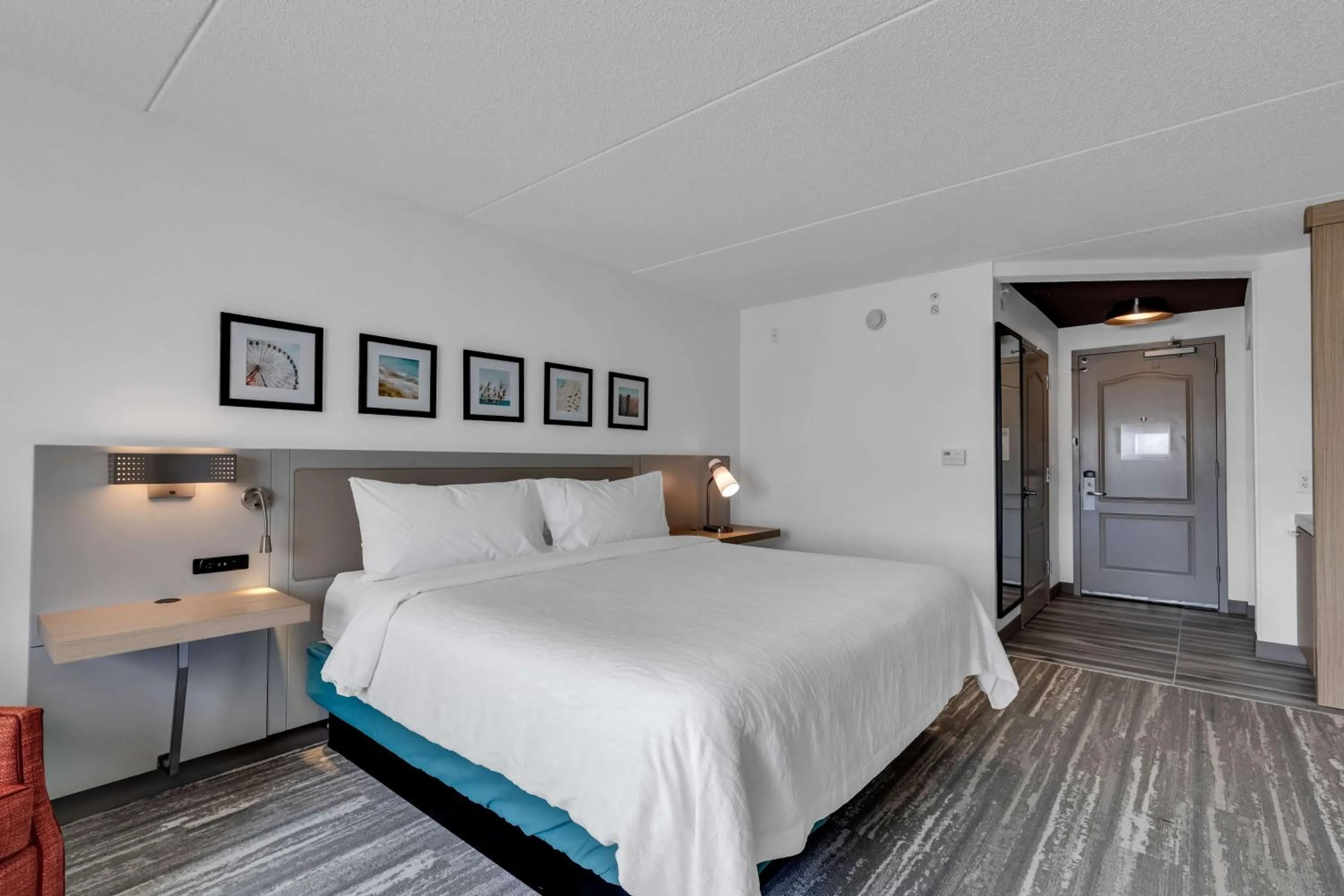 Premium King Room in Hilton Garden Inn Myrtle Beach/Coastal Grand Mall