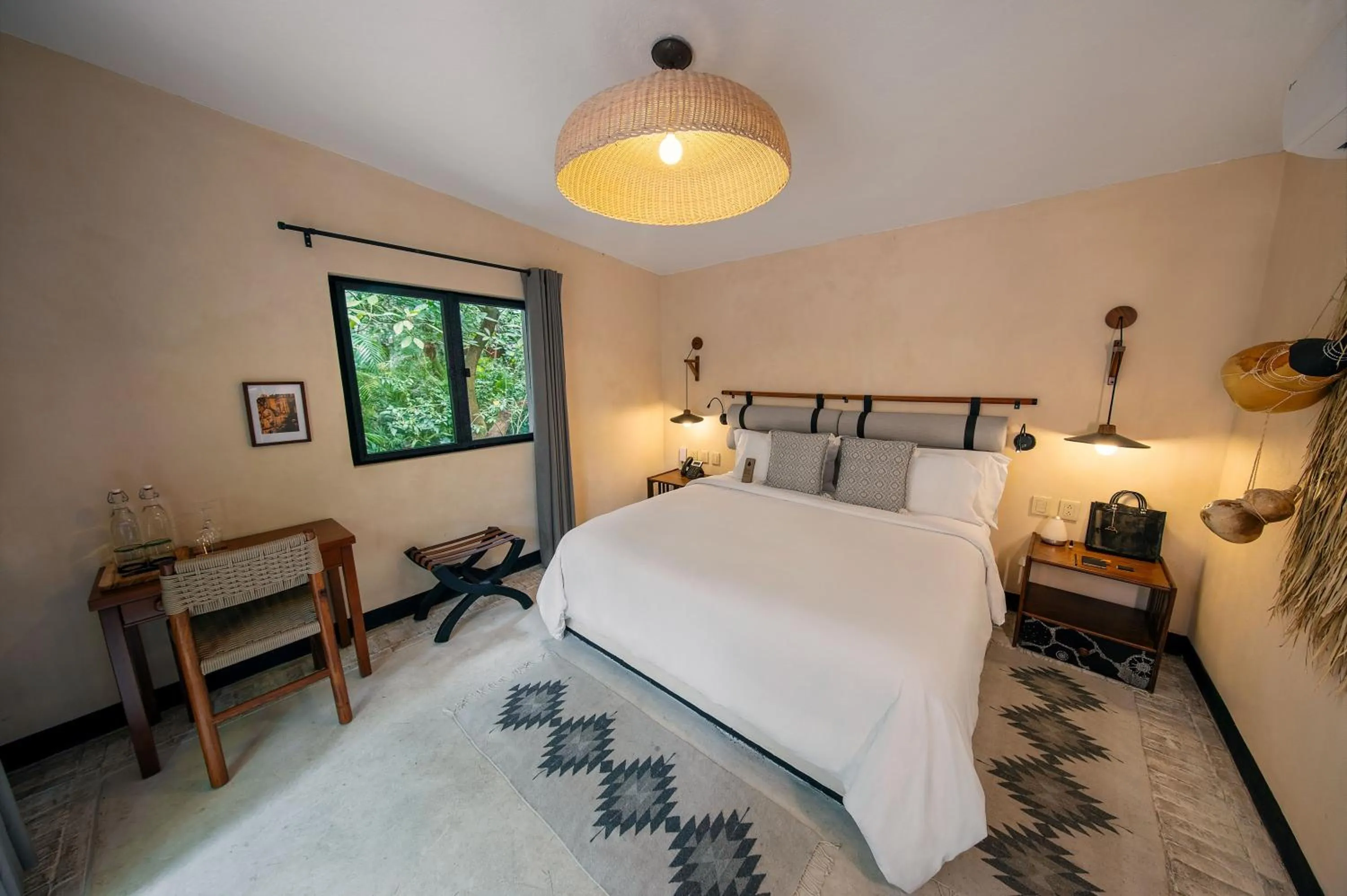 Luxury King Room in Amomoxtli