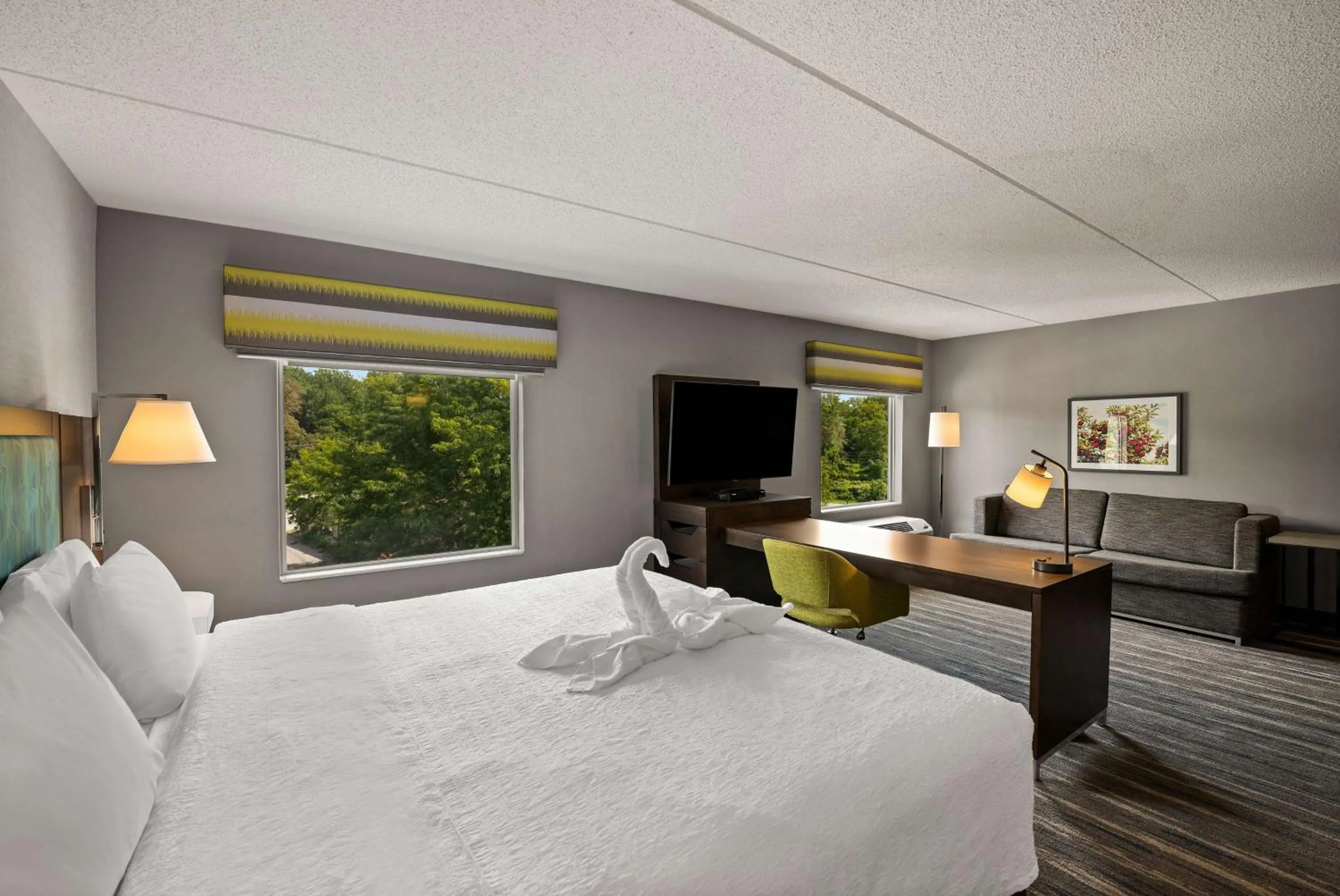 King Room with Sofa Bed and Study - Non-Smoking in Hampton Inn & Suites Poughkeepsie