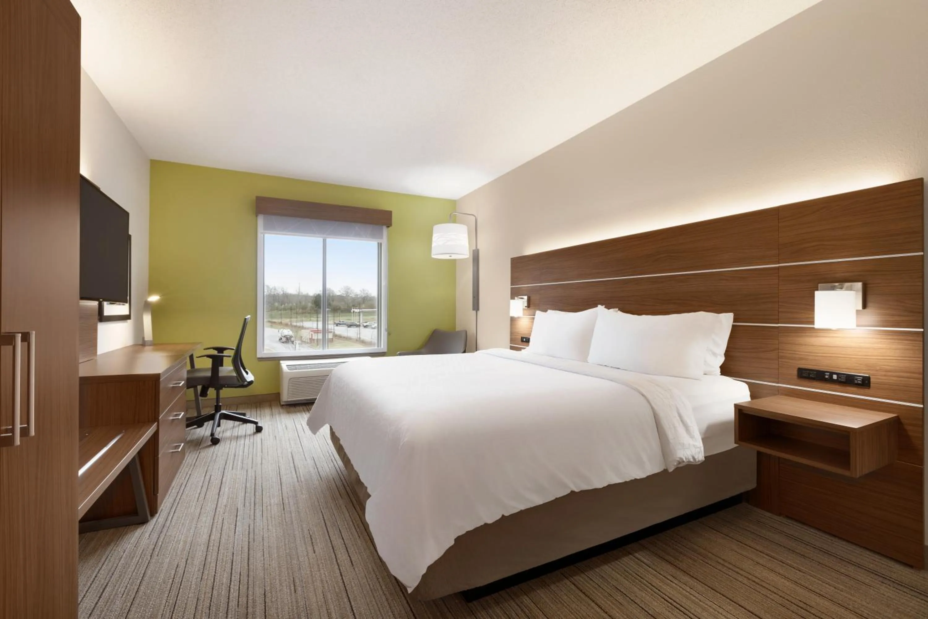 Standard Room in Holiday Inn Express Hotel & Suites Opelika Auburn by IHG