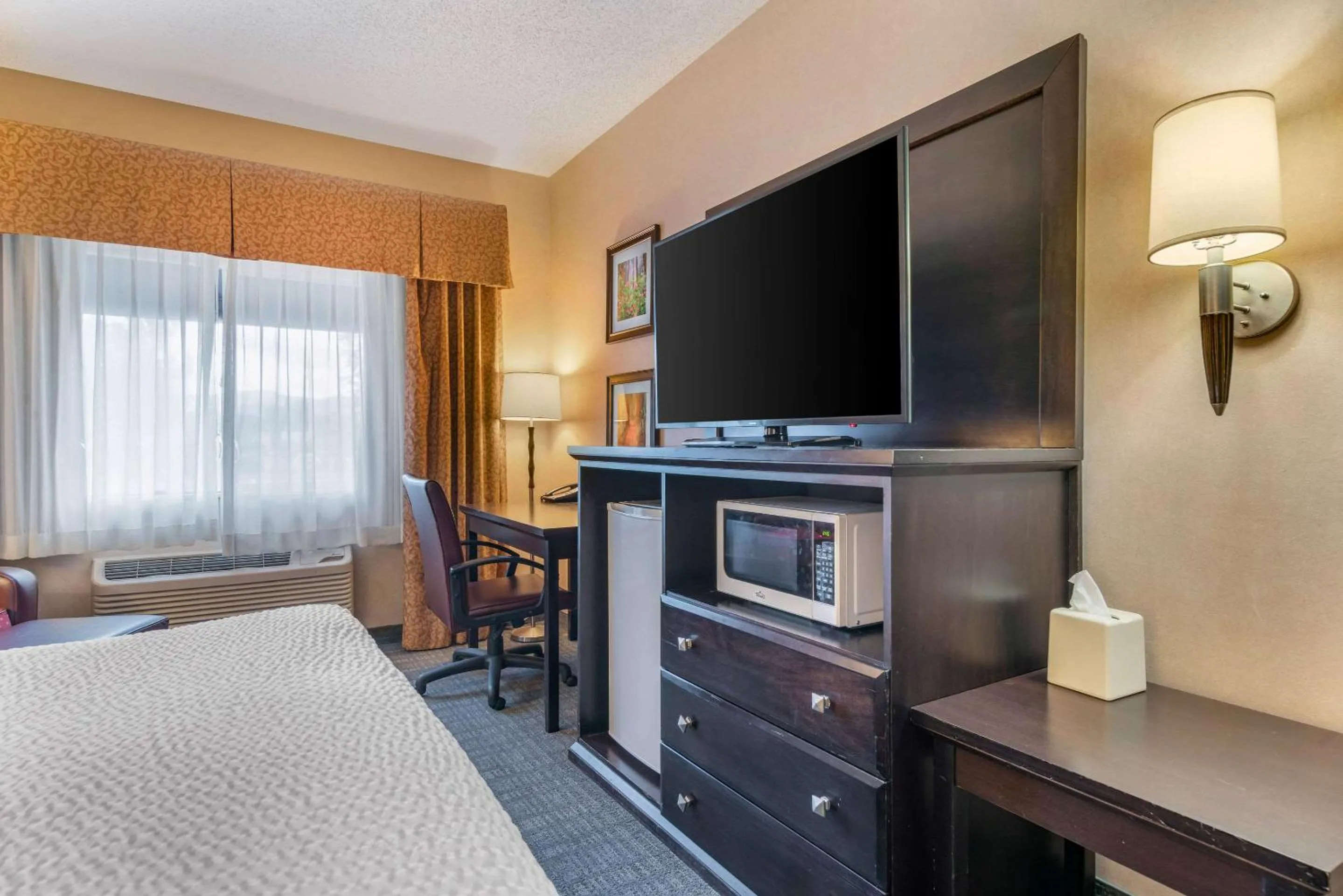 King Suite - Accessible/Non-Smoking in Clarion Pointe Medford