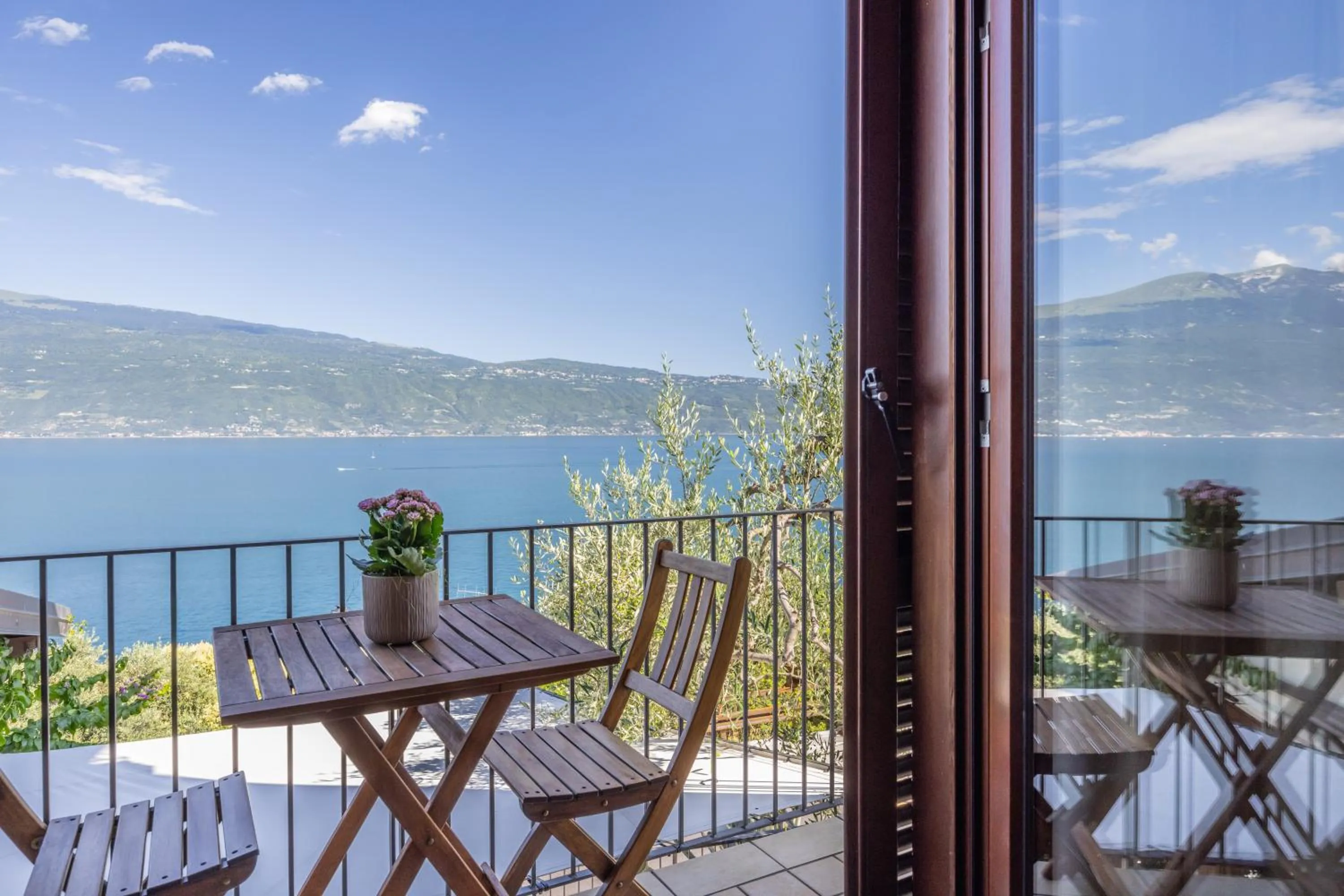 Deluxe Double Room with Balcony and Lake View in Hotel Meandro - Lake View