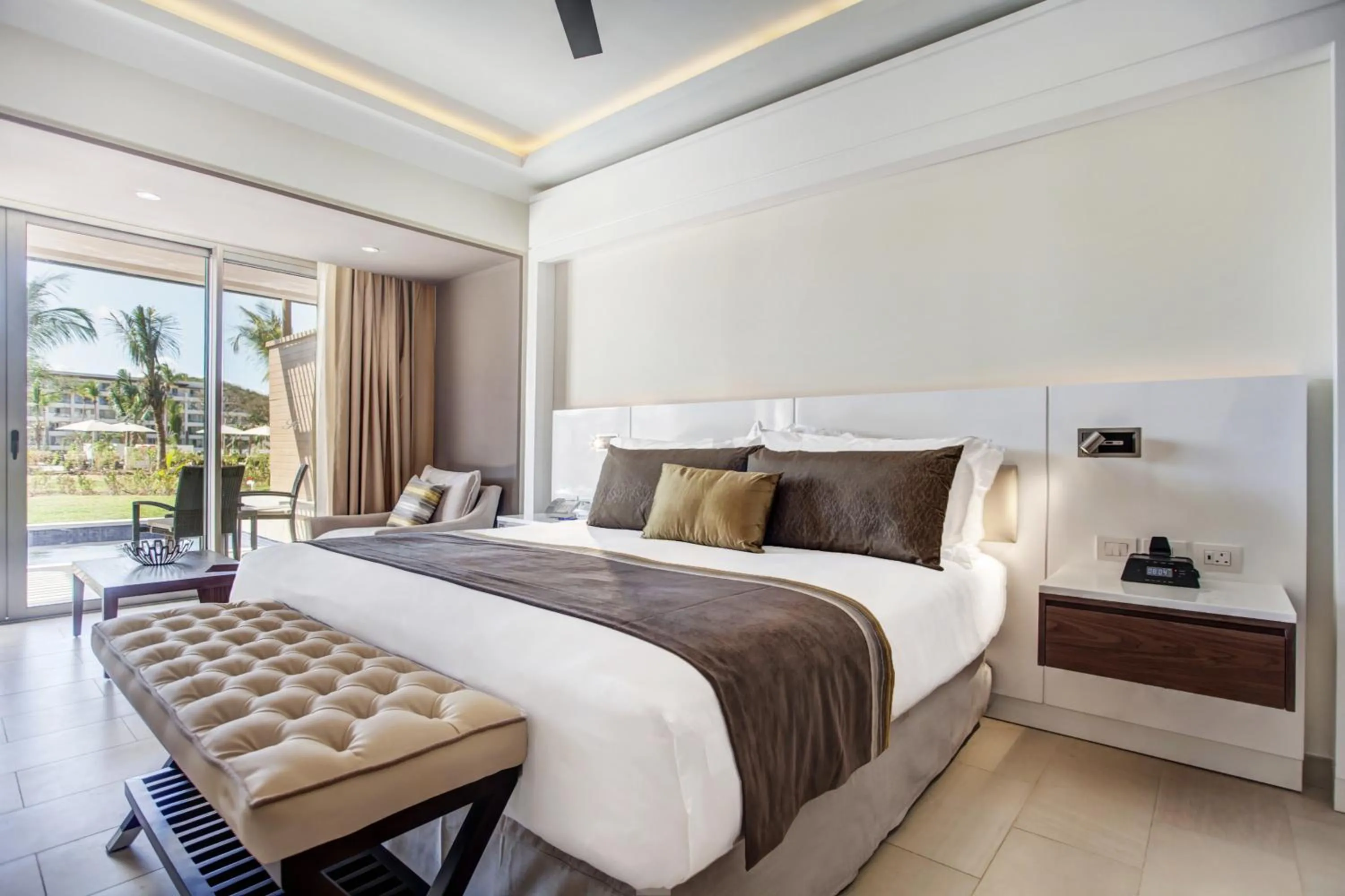 Luxury Junior Suite Swim Out Diamond Club - single occupancy in Royalton Hideaway Saint Lucia, An Autograph Collection All-Inclusive Resort - Adults Only